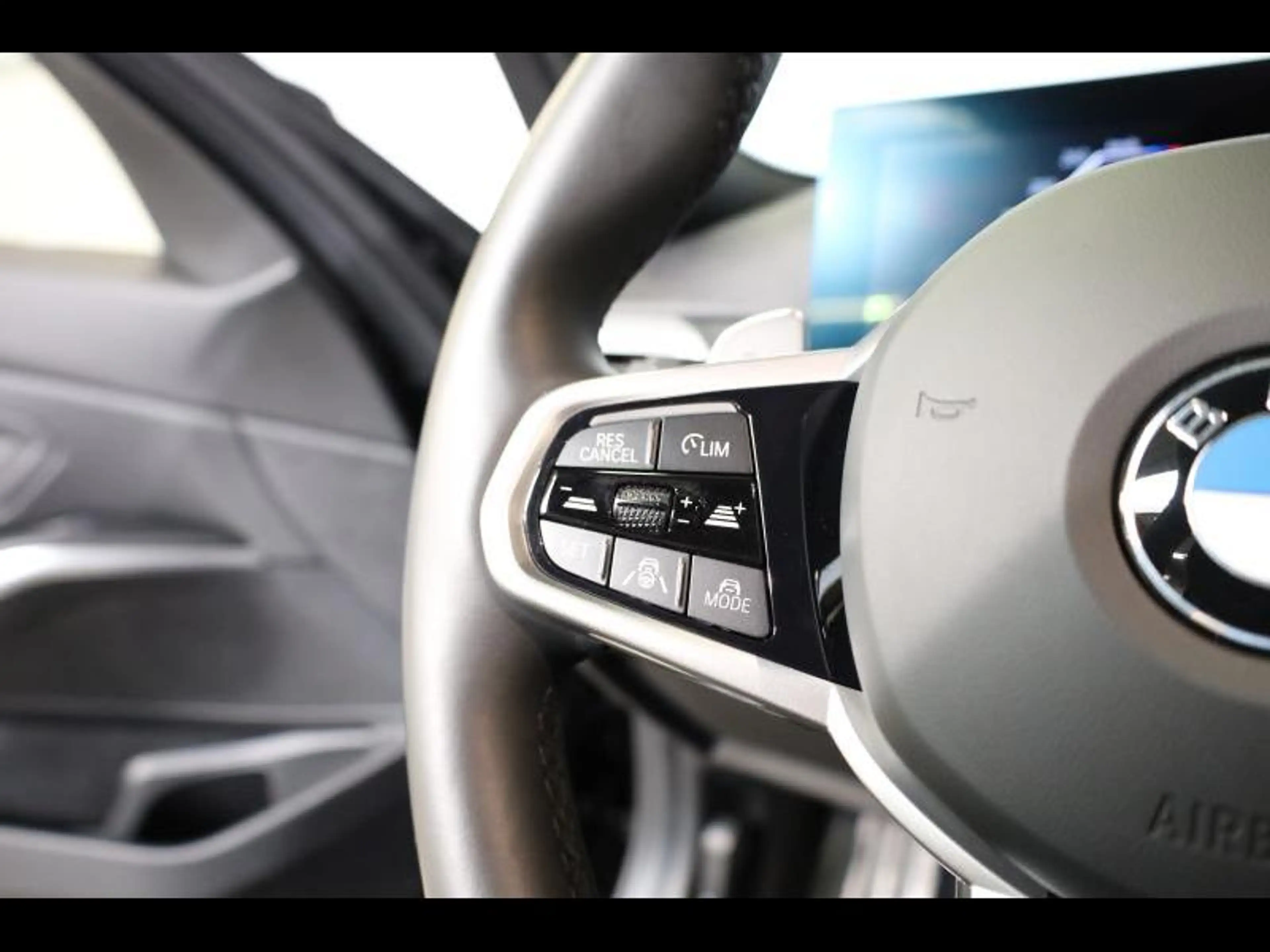 BMW 318 i Berline Kit M Sport — photo 13