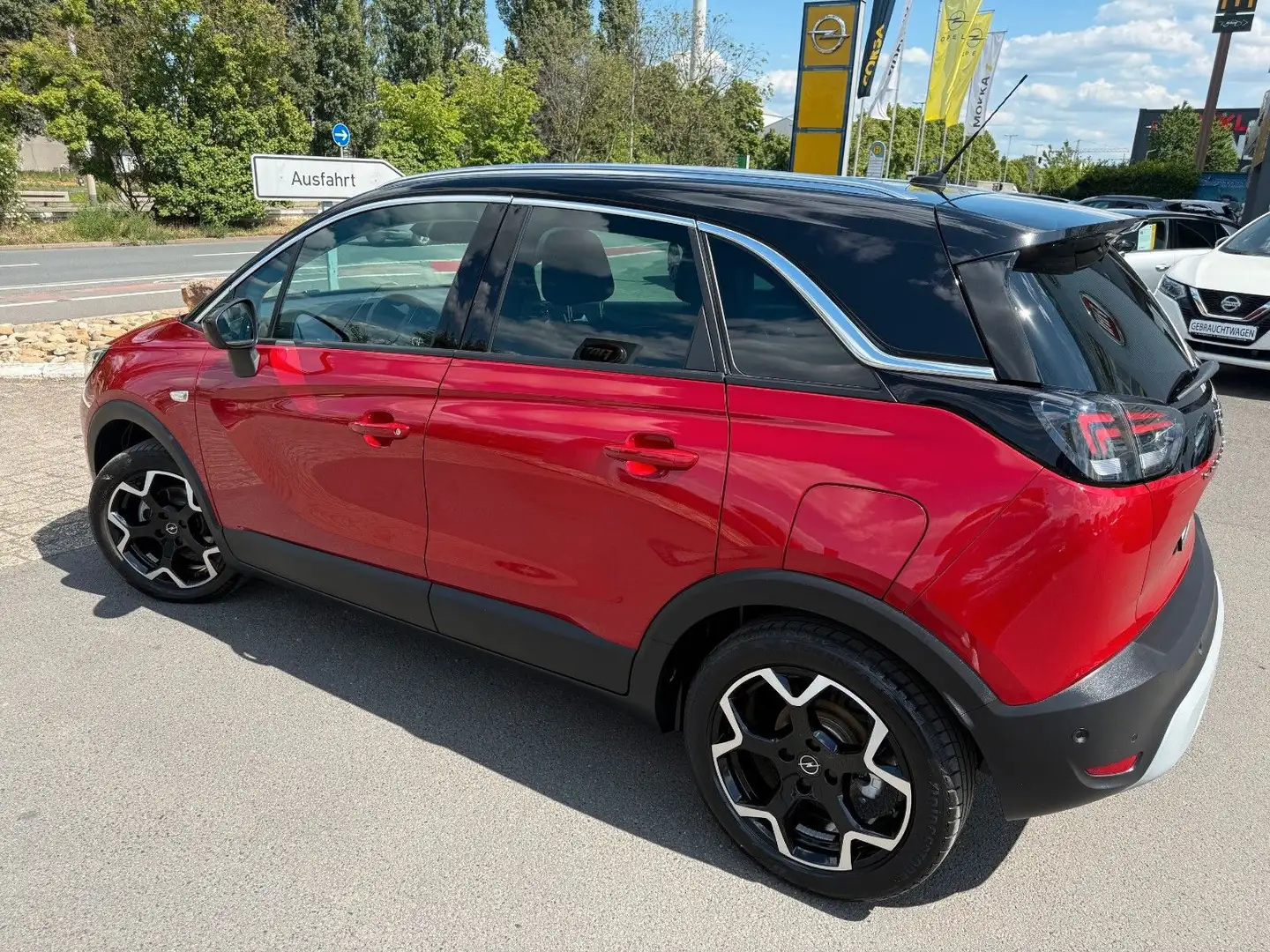 Opel Crossland X Crossland Ultimate 1.2 (110PS) Navi, RFK, LED Rot - 2