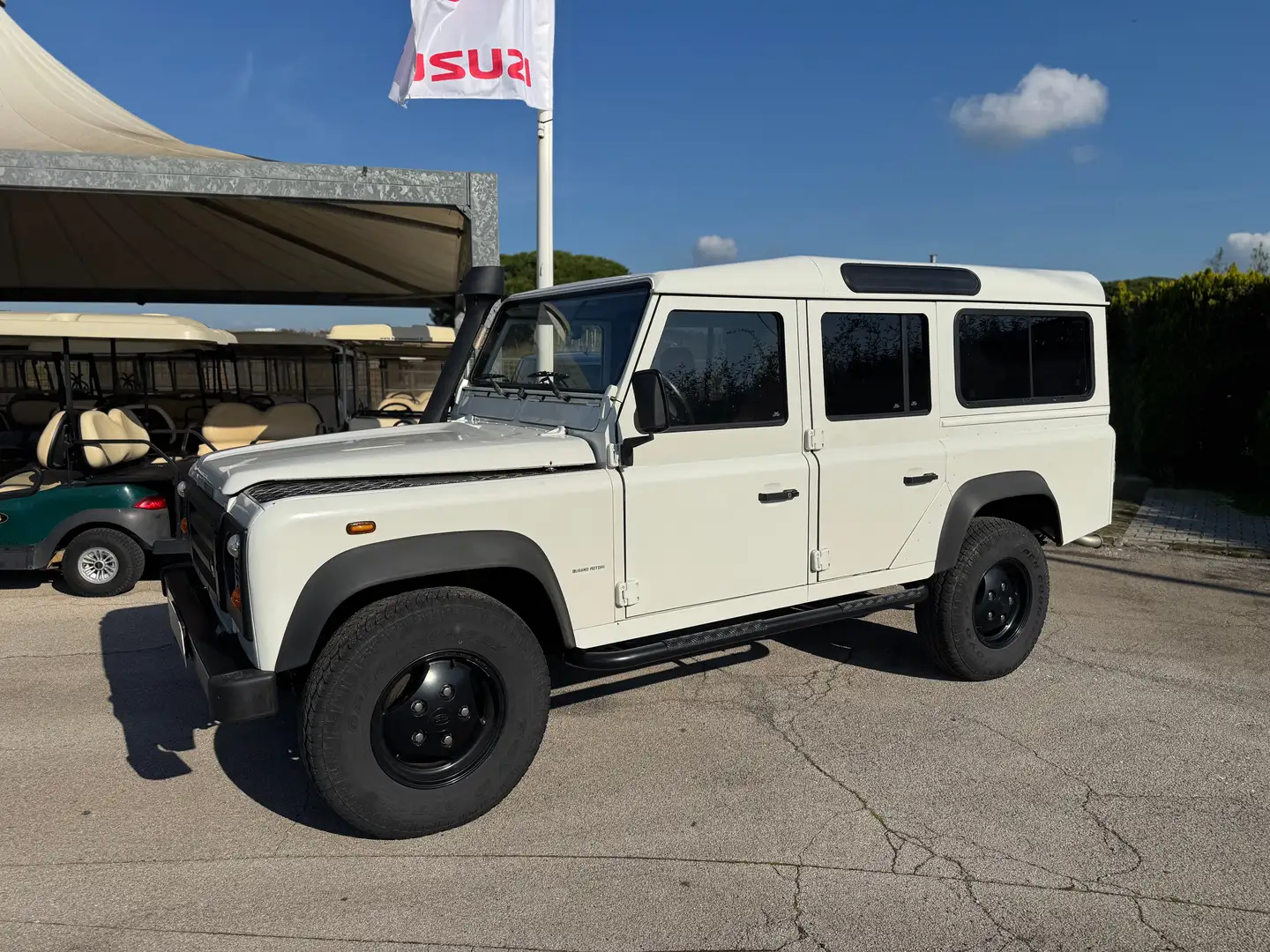 Land Rover Defender 110 td5 SE 9 POSTI Weiß - 2