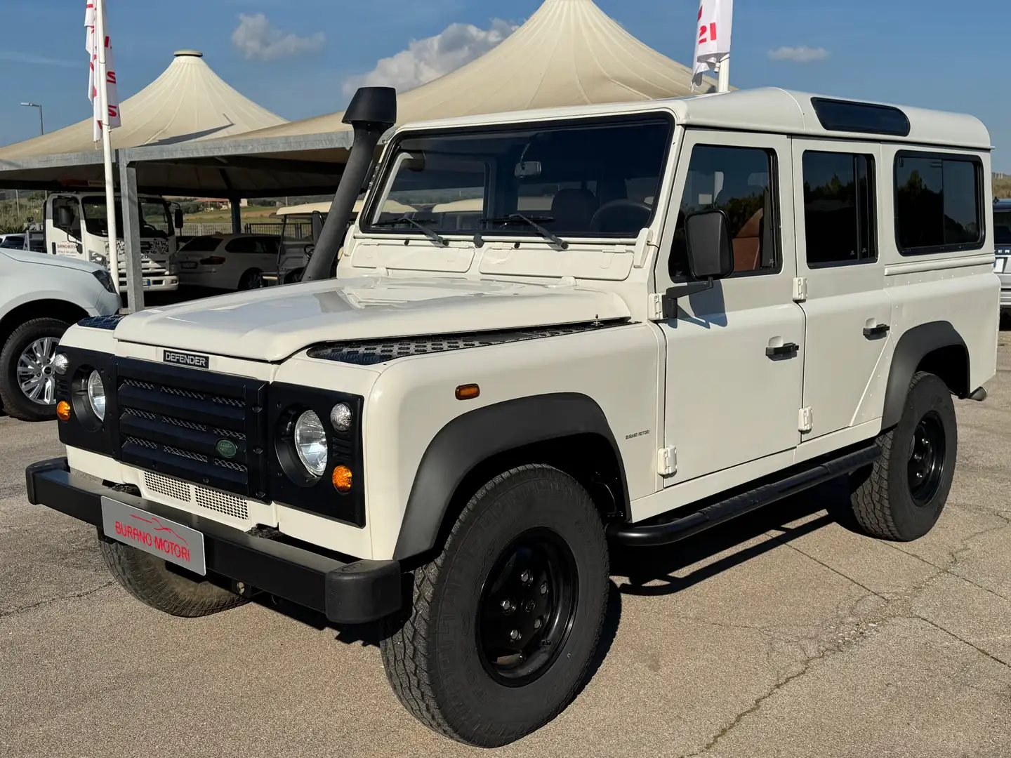 Land Rover Defender 110 td5 SE 9 POSTI Weiß - 1