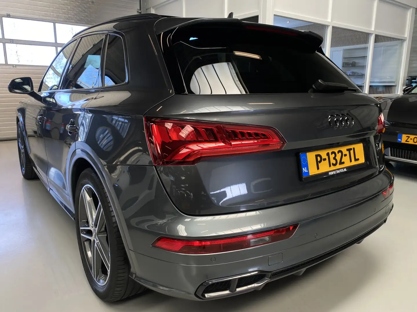 Audi Q5 3.0 TFSI SQ5 quattro Pro Line Plus Pano dak, B&O A Grijs - 2