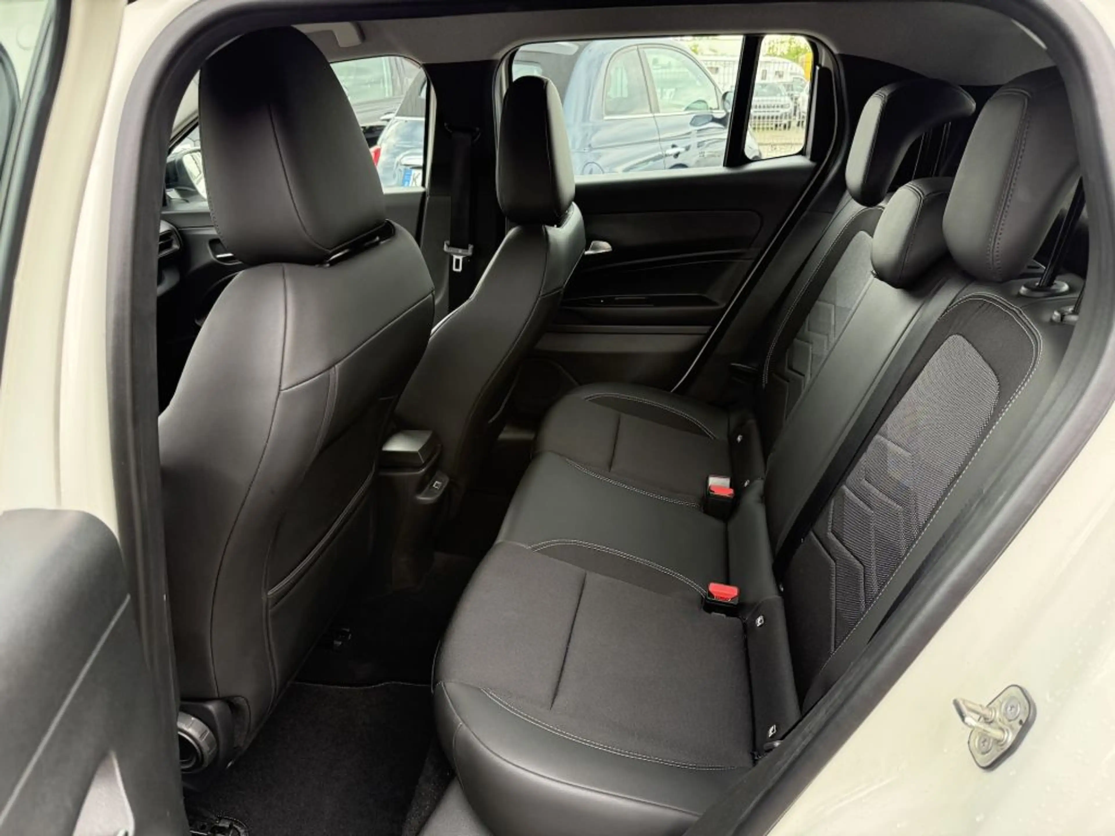 Jeep Avenger 1.2 GSE T3 Turbo-Benzin GDI Altitude — photo 13