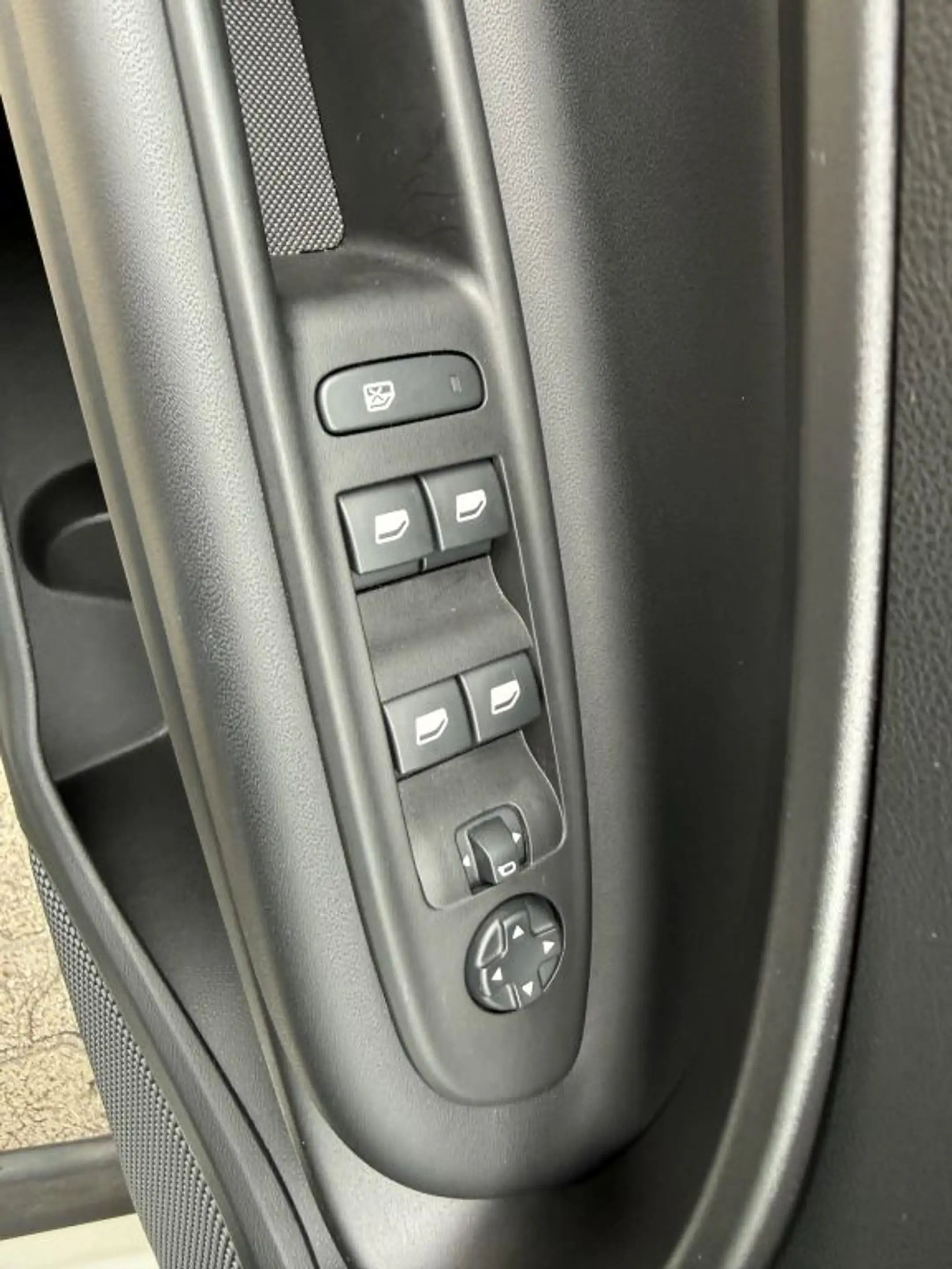 Jeep Avenger 1.2 GSE T3 Turbo-Benzin GDI Altitude — photo 15