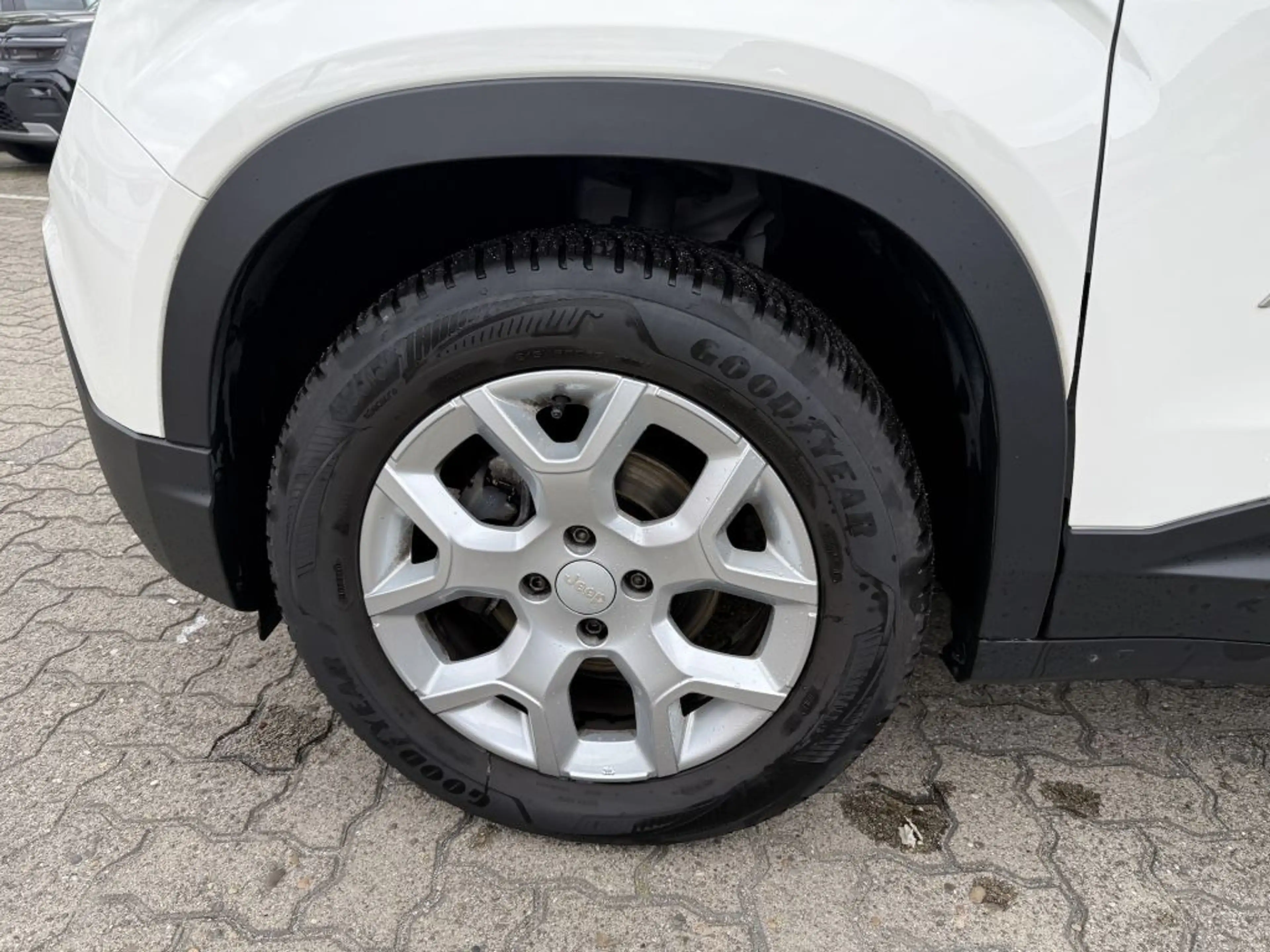 Jeep Avenger 1.2 GSE T3 Turbo-Benzin GDI Altitude — photo 9