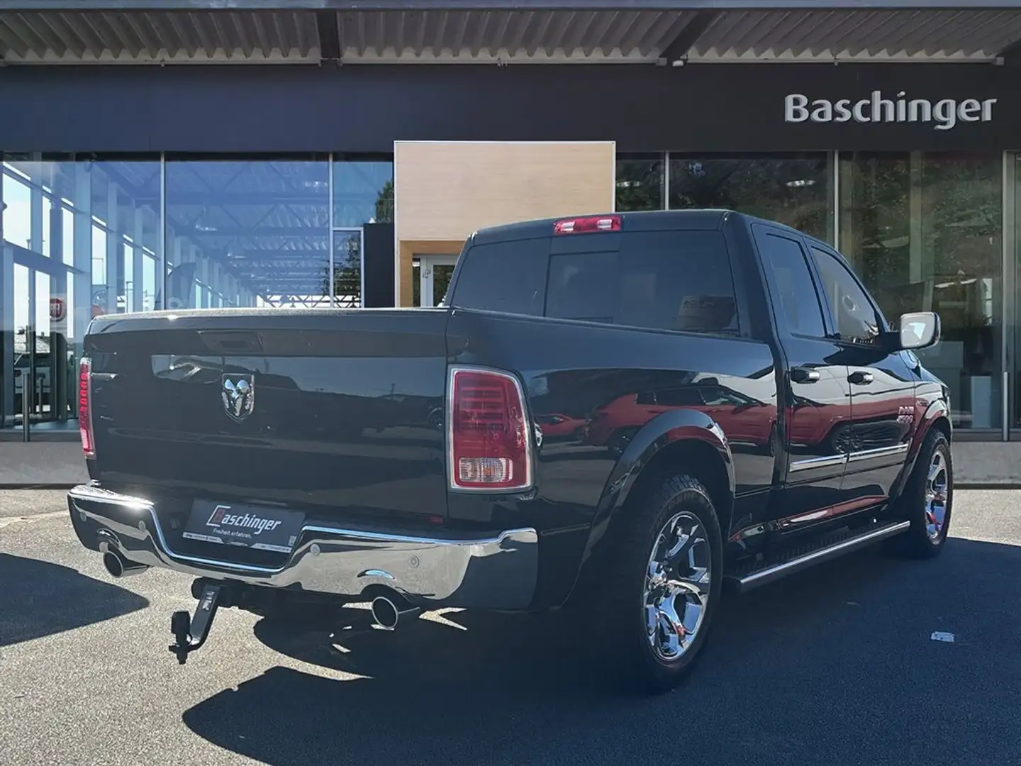 Dodge RAM LKW Quad Cab 5,7 Laramie *äußerst gepflegt* Schwarz - 2