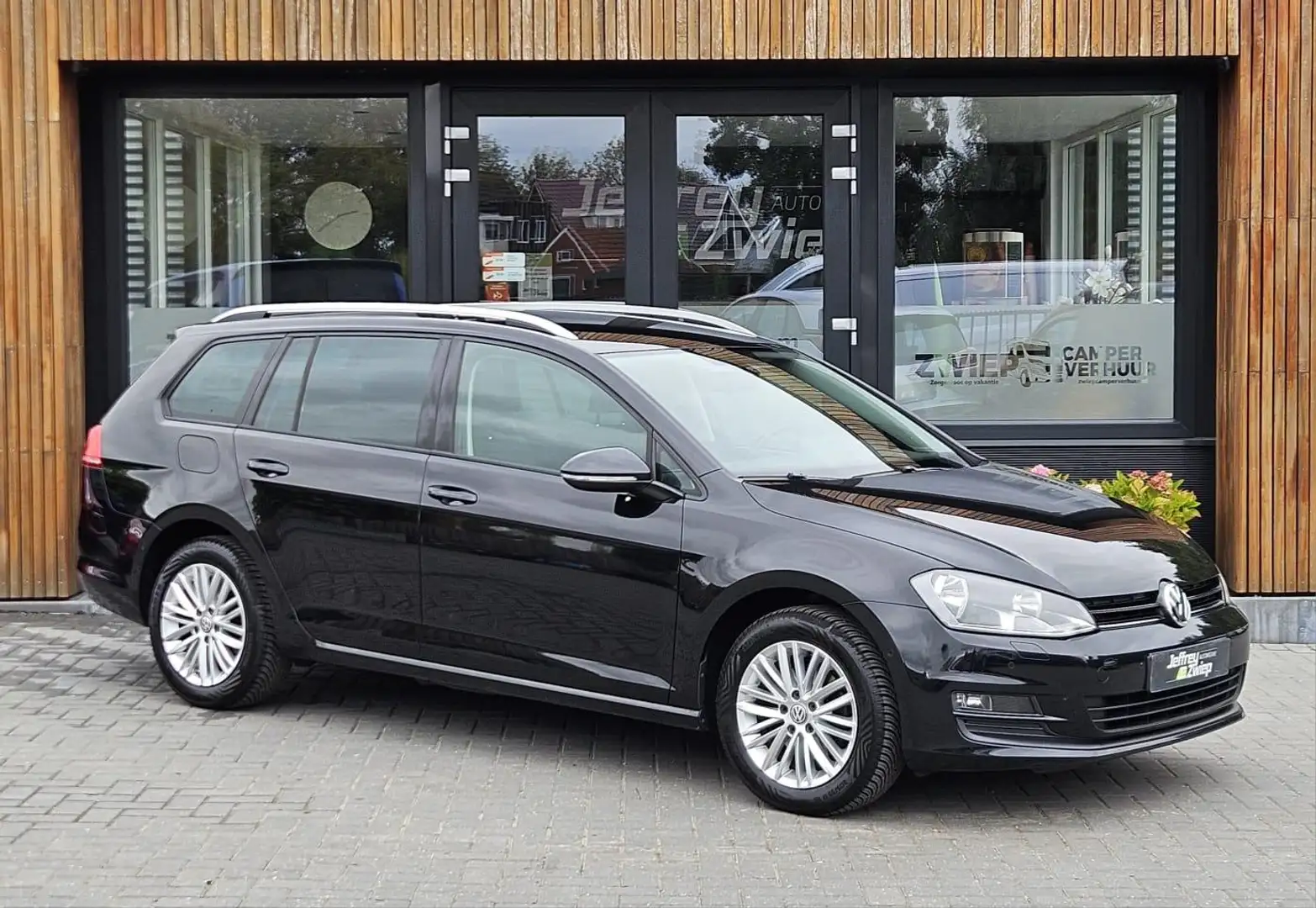 Volkswagen Golf Variant 1.2 TSI Highline stoelverwarming. Zwart - 2