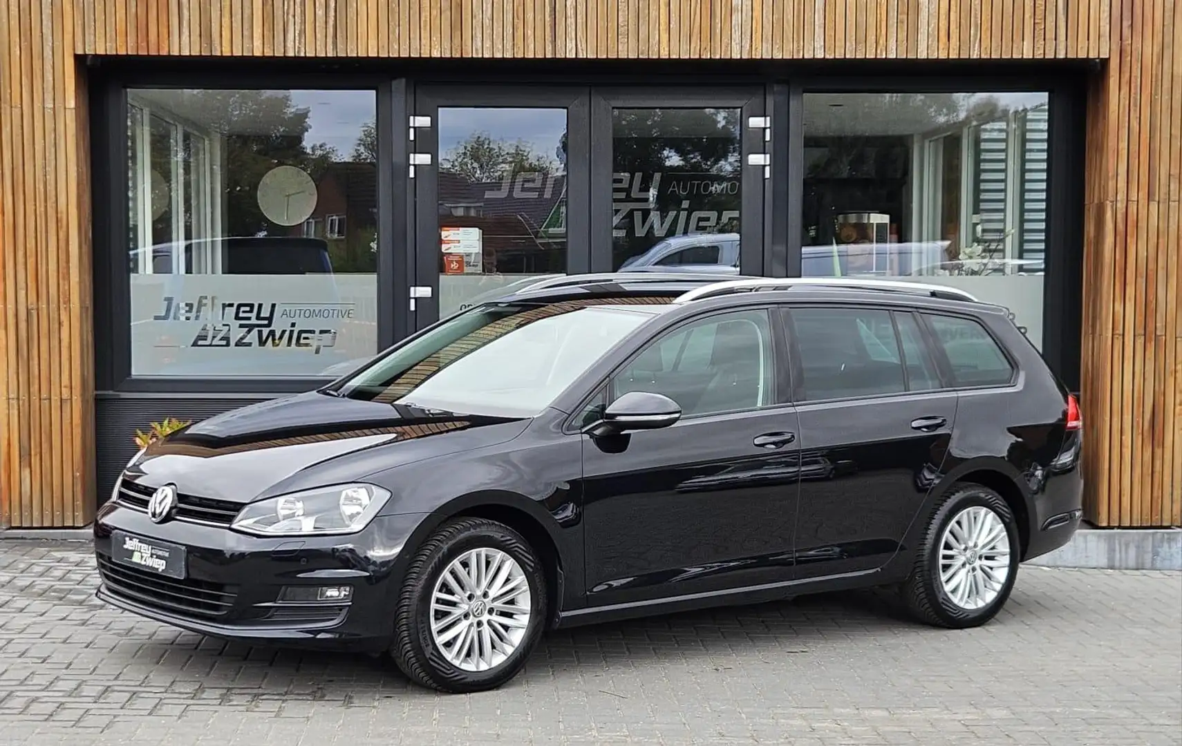 Volkswagen Golf Variant 1.2 TSI Highline stoelverwarming. Zwart - 1