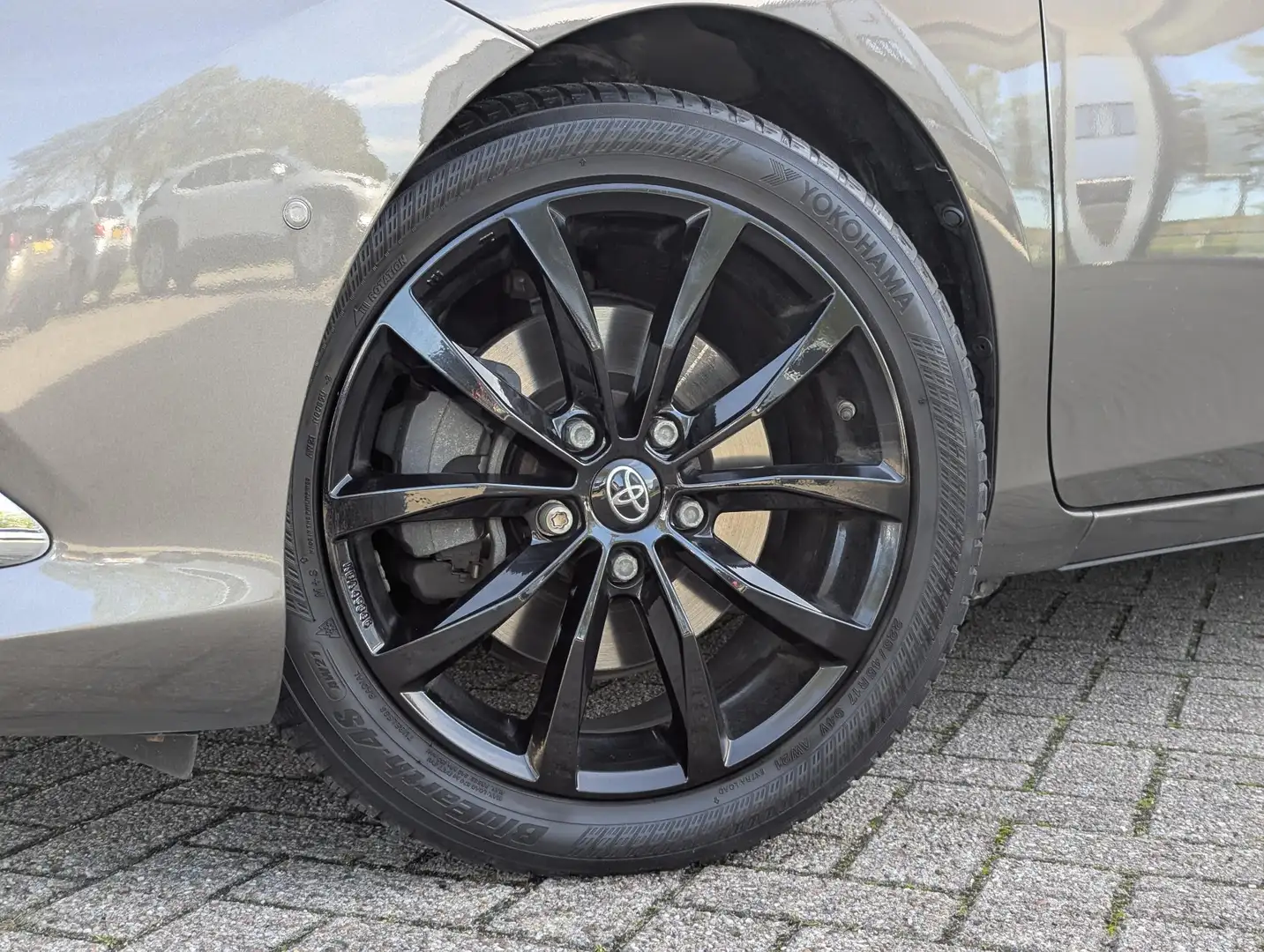 Toyota Auris 1.8 Hybrid Executive | Half-leer | Afn. trekhaak | Grijs - 2