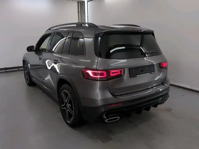 Mercedes-Benz GLB view 4
