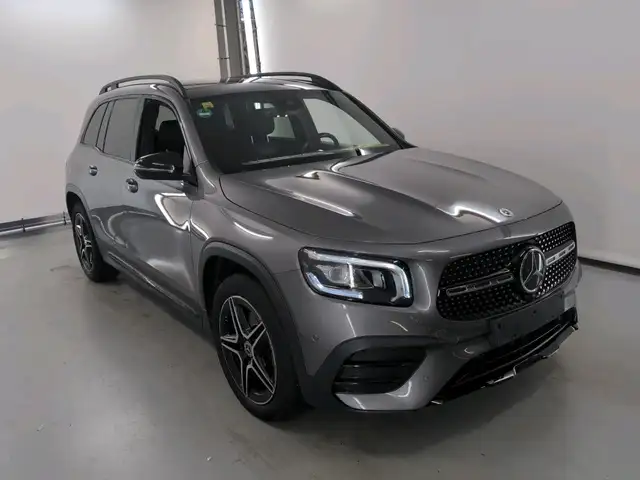 Mercedes-Benz GLB view 2