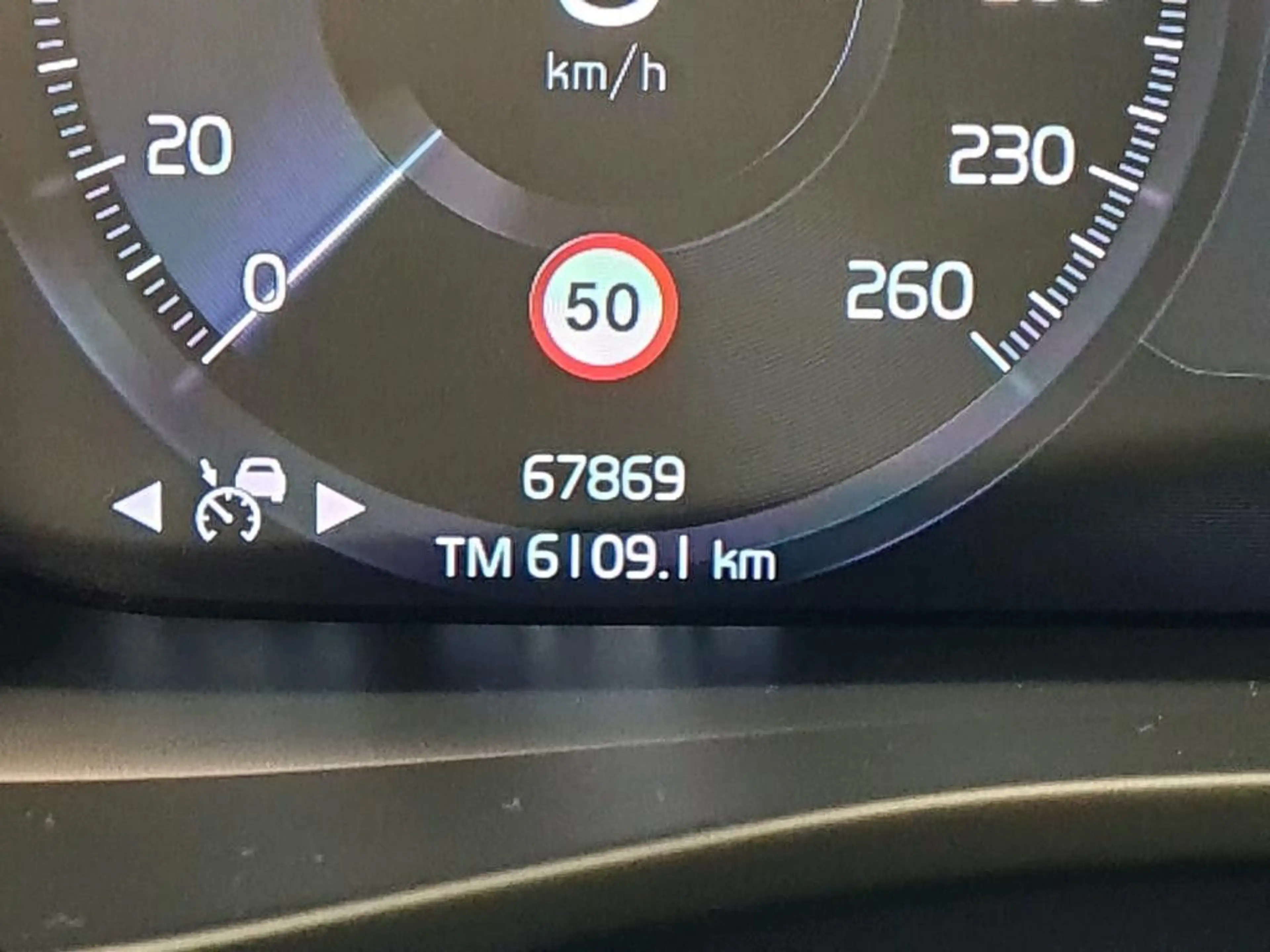 Volvo XC40 R-Design 2.0 B4 Aut ACC Harman-Kardon 360°K — photo 9