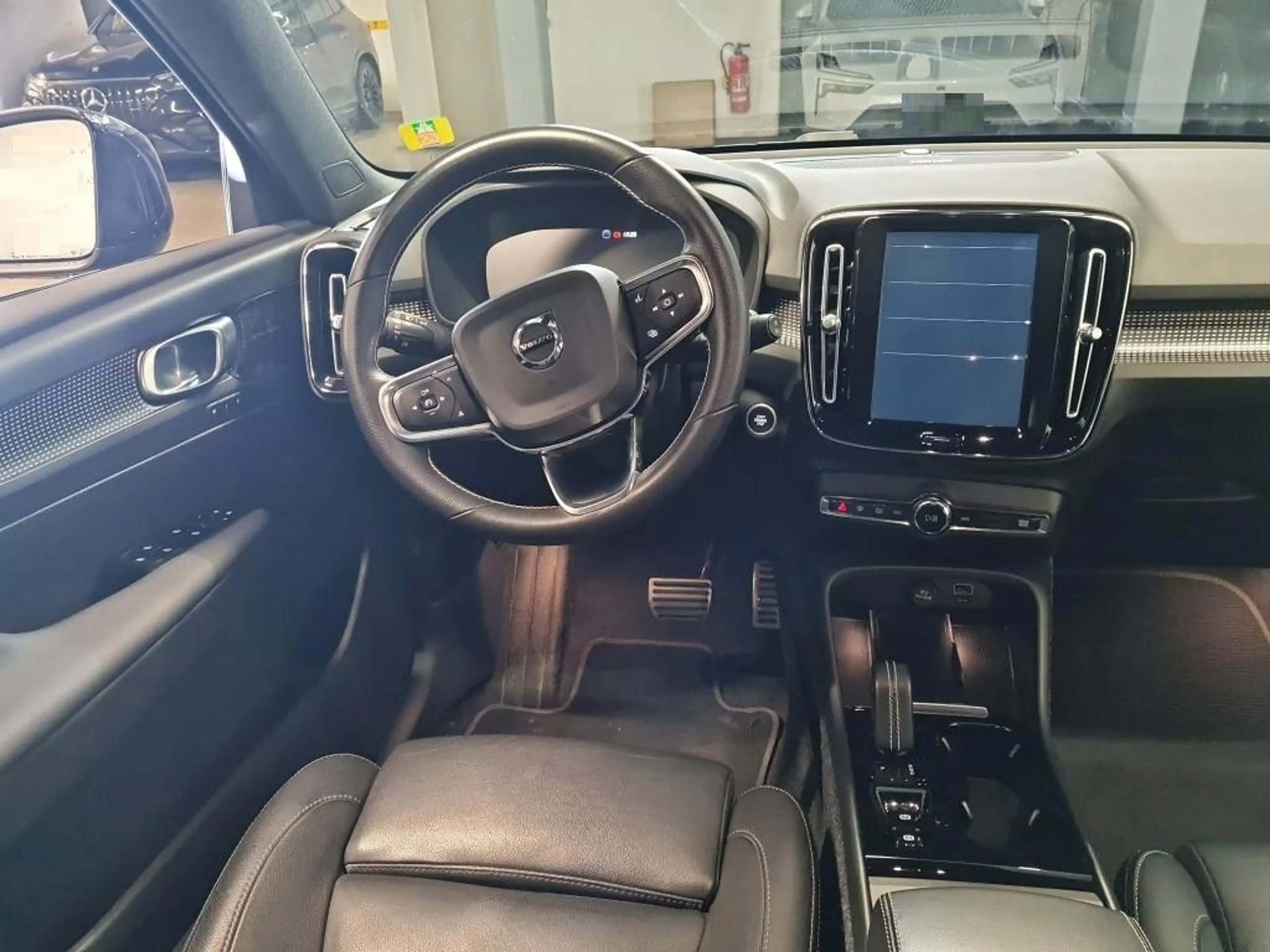 Volvo XC40 R-Design 2.0 B4 Aut ACC Harman-Kardon 360°K — photo 6