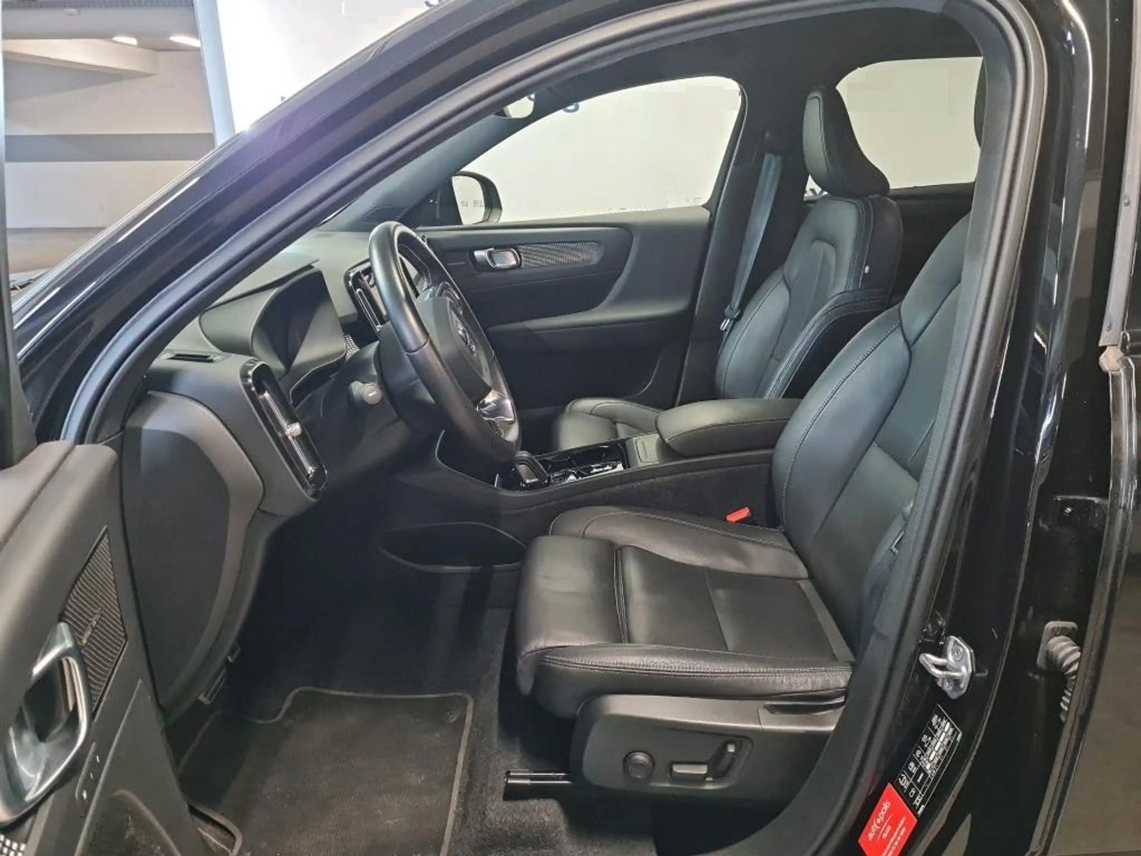 Volvo XC40 R-Design 2.0 B4 Aut ACC Harman-Kardon 360°K — photo 5
