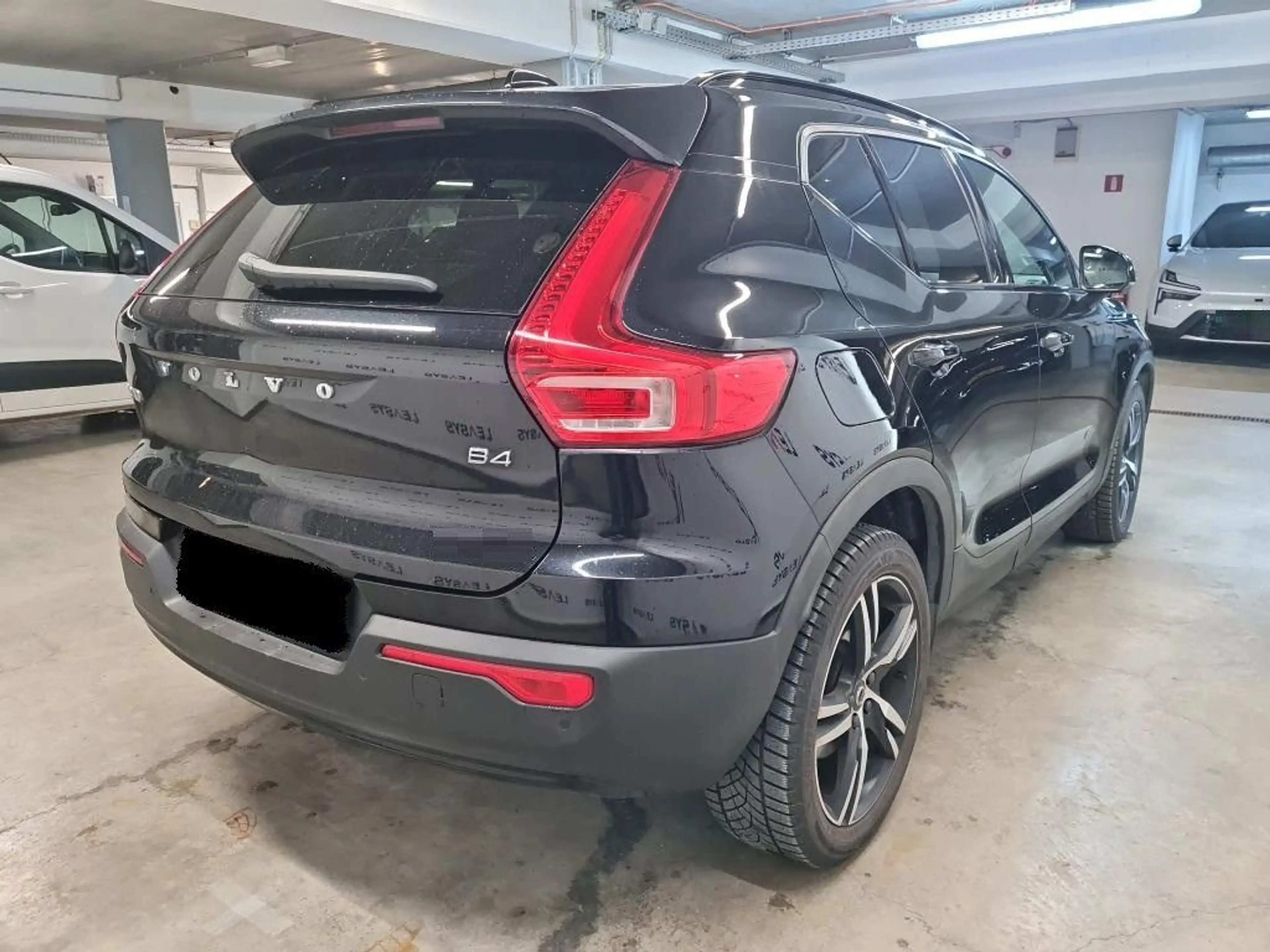 Volvo XC40 R-Design 2.0 B4 Aut ACC Harman-Kardon 360°K — photo 2