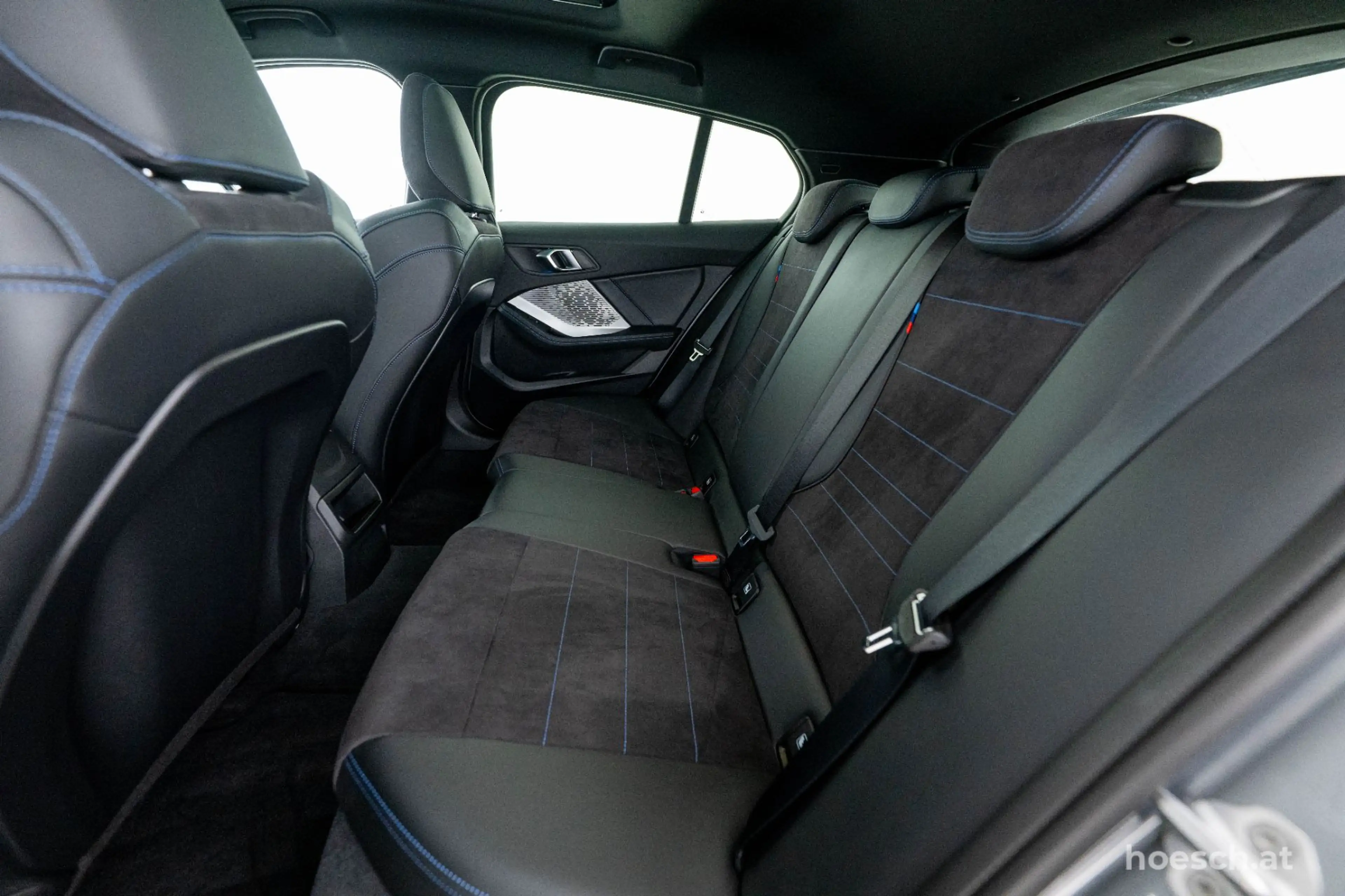 BMW 120 i M Sport 18'' PANO RESERVIEREN auf hoesch.at — photo 7