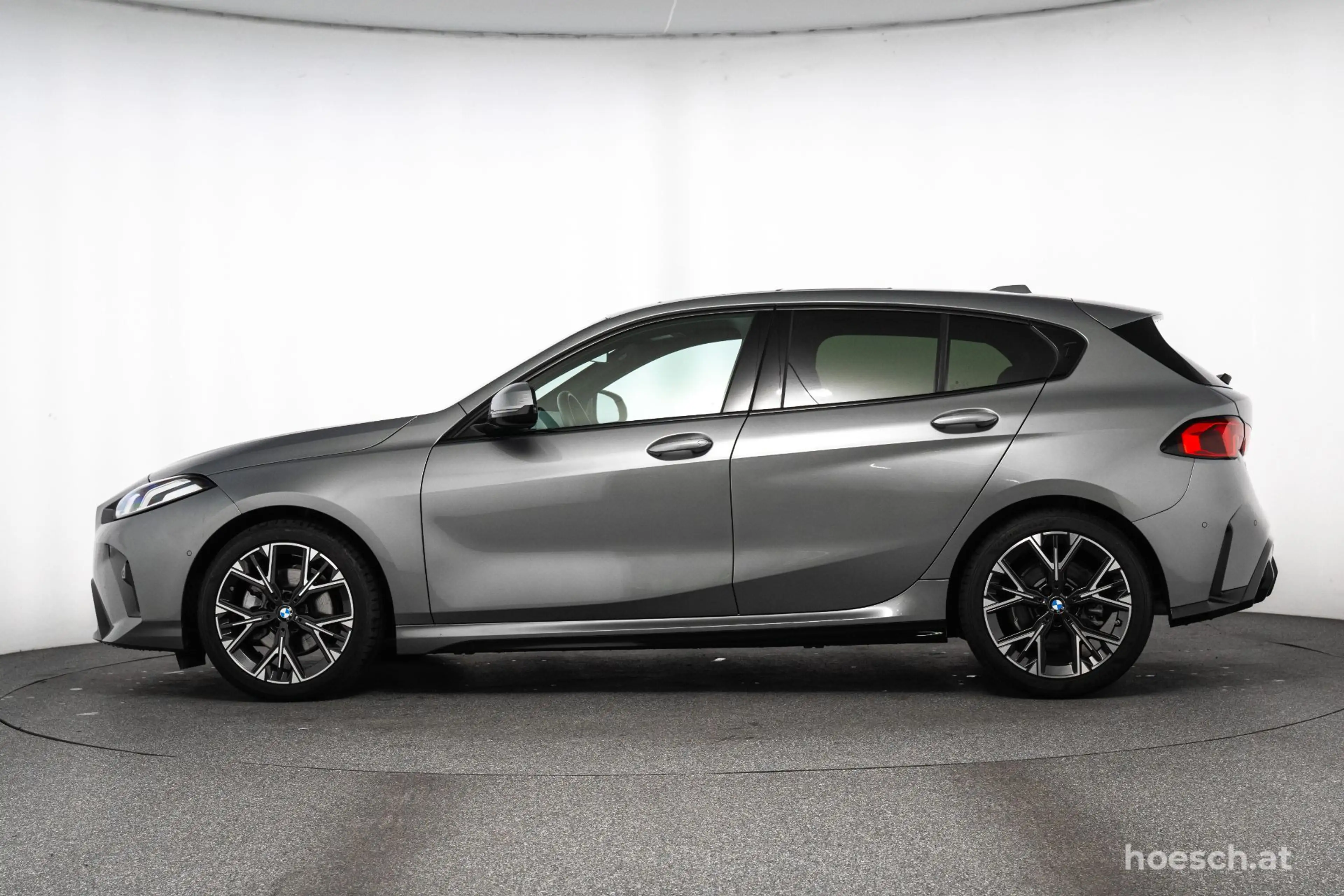 BMW 120 i M Sport 18'' PANO RESERVIEREN auf hoesch.at — photo 3