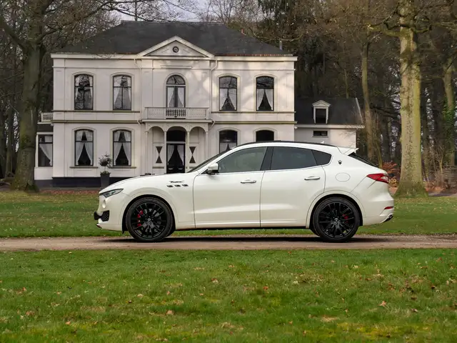 Maserati Levante 3.0 V6 Modena S AWD | Pano-dak | Harman/Kardon | L