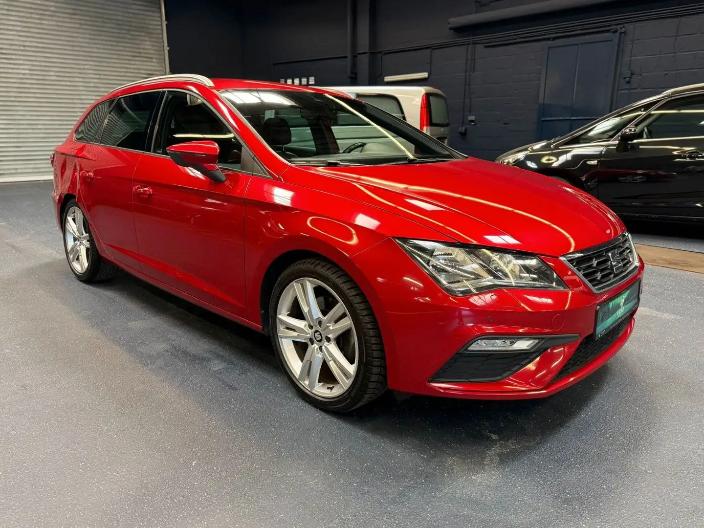 SEAT Leon ST FR Virtual Cockpit F1 NAVI SHZ PDC Rot - 2