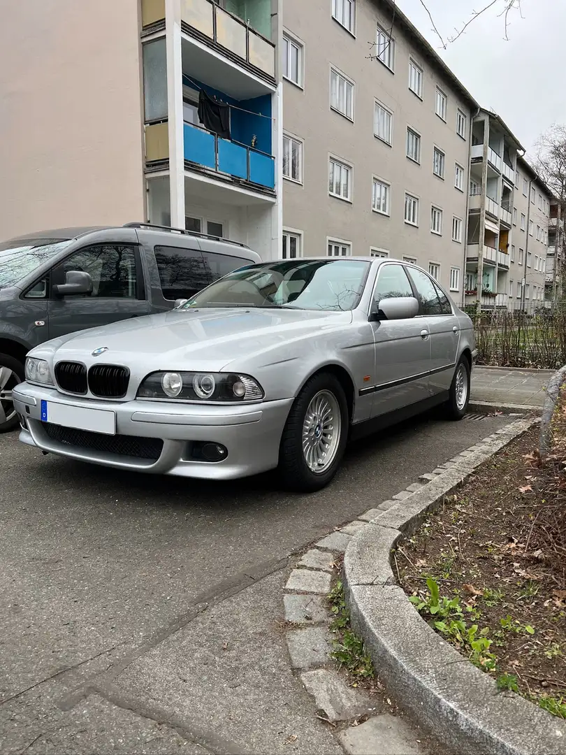 BMW 523 523i Silber - 1