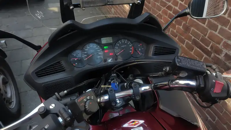 Honda NT 700 - foto 5
