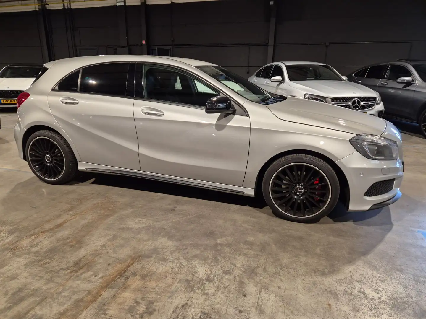 Mercedes-Benz A 180 Prestige - AMG Pakket - Xenon - LED - PDC - Clima Grijs - 2
