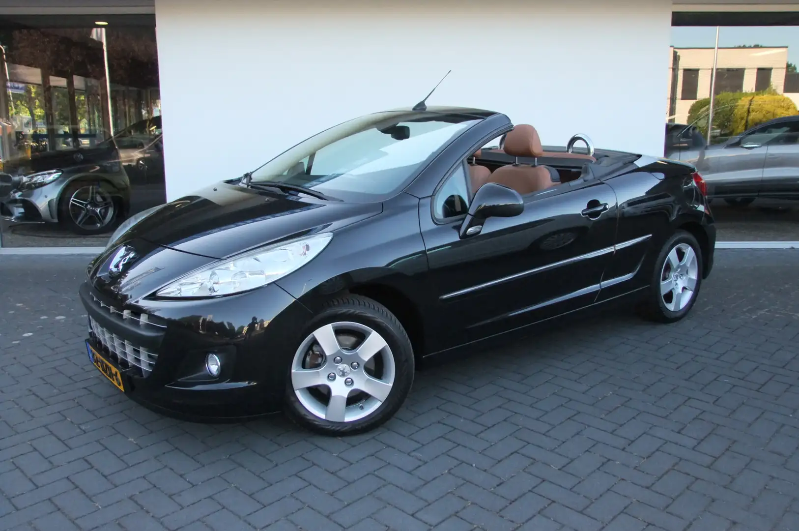 Peugeot 207 CC 1.6 VTi / Leer Bruin/ Clima/ Stoelverwarming/ P Zwart - 2