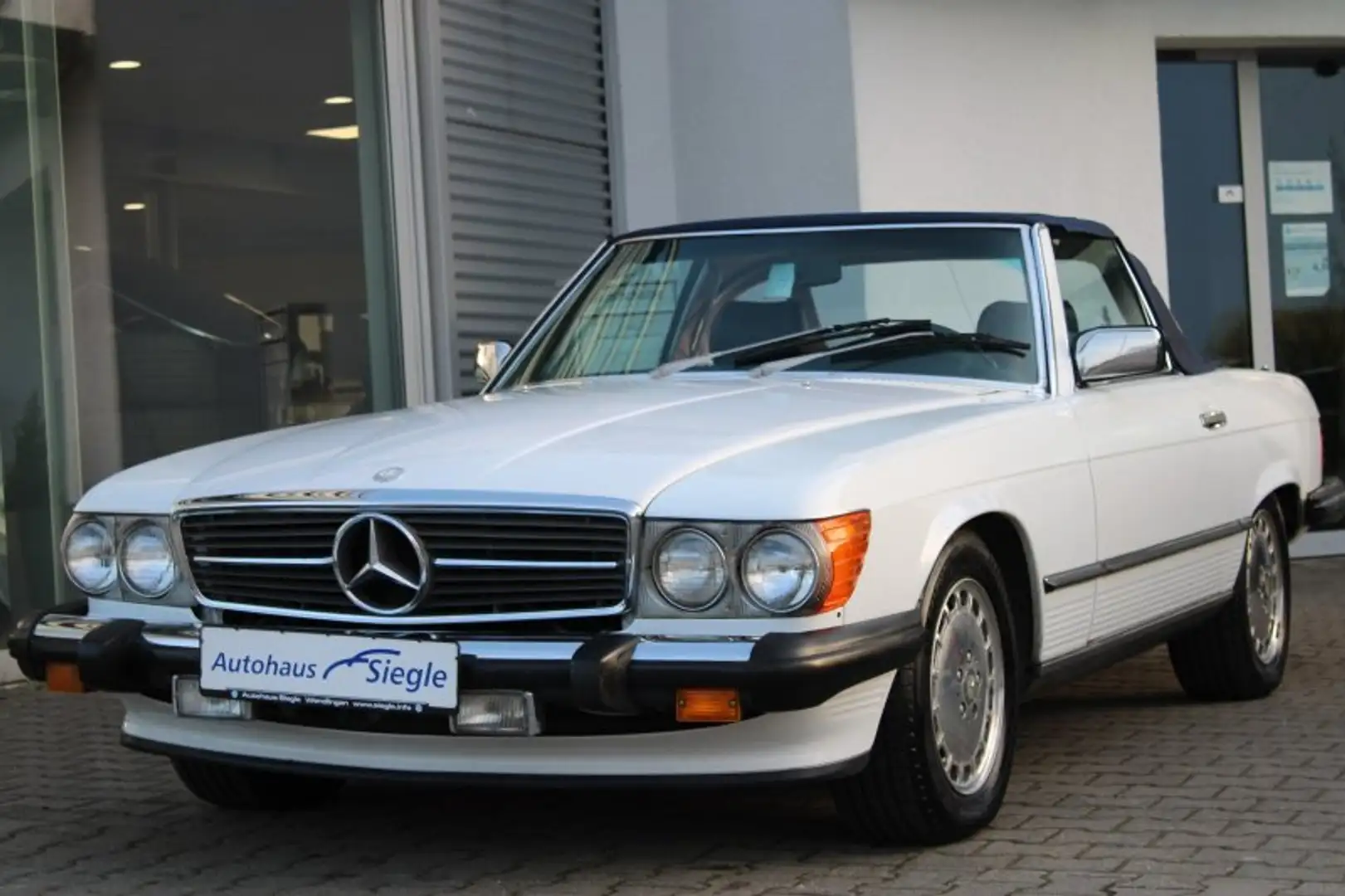 Mercedes-Benz SL 560 560 SL  Leder Klimaautomatik H-Kennzeichen Biały - 2