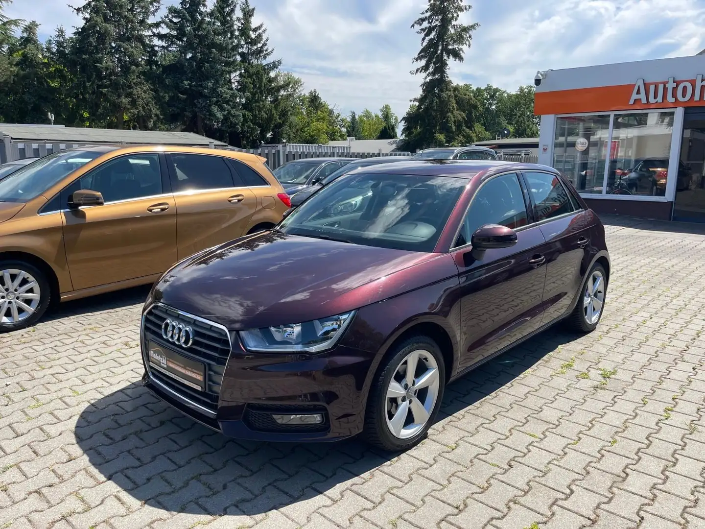 Audi A1 1.0 TFSI Ultra Sportback design*S-Tronic* Червоний - 2