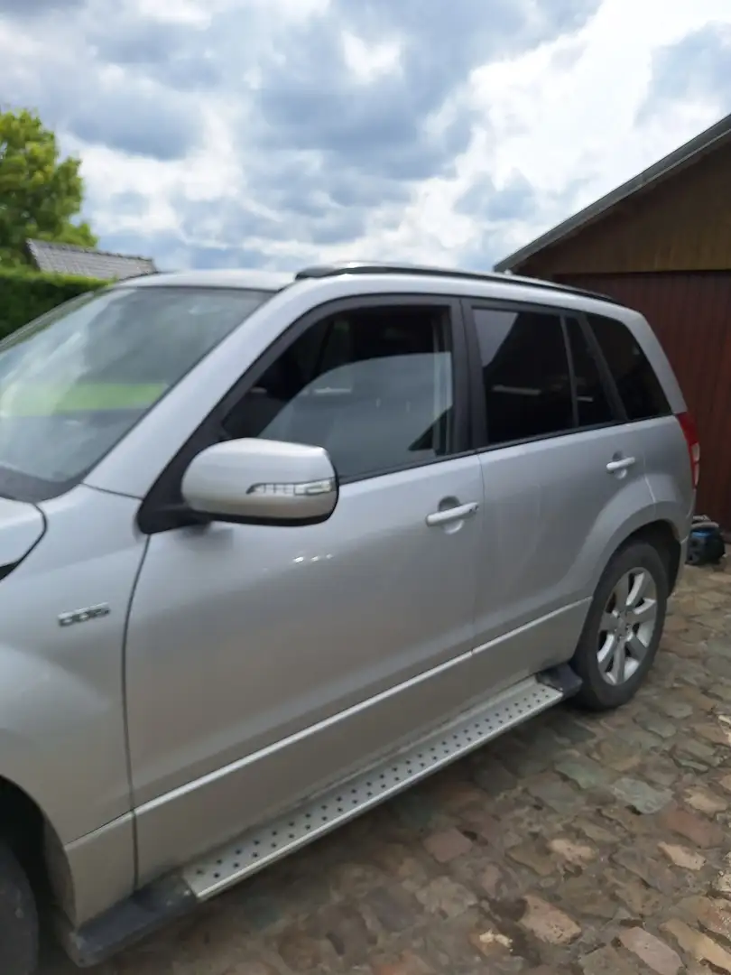 Suzuki Grand Vitara 1.9 DDiS JLX Grau - 2