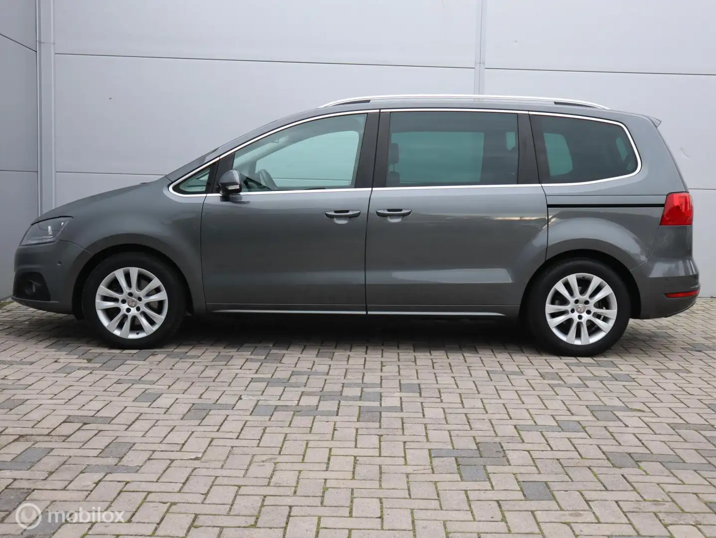 SEAT Alhambra 1.4 TSI 7P Pano Trekhaak Clima Cruise Camera Grijs - 2