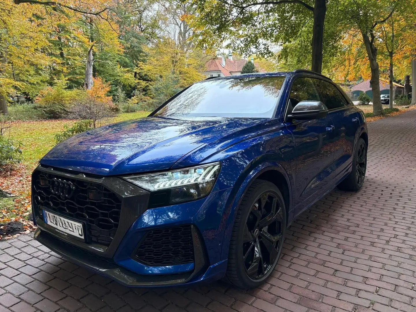 Audi RS Q8 4.0 TFSI quattro Sonderlack Carbon B&O Blau - 1