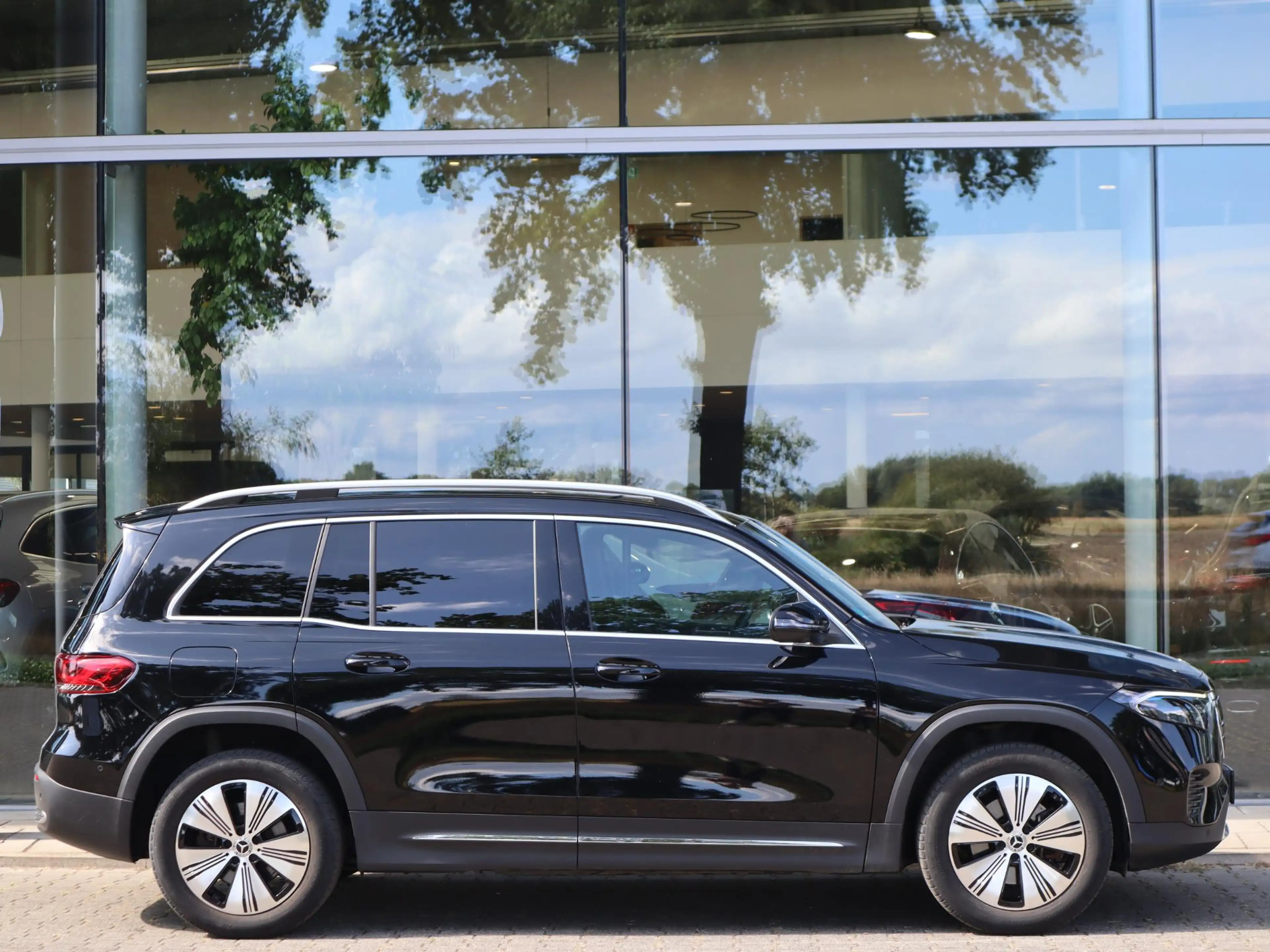 Mercedes-Benz EQB 250 Business Line 7p. 67 kWh — photo 3