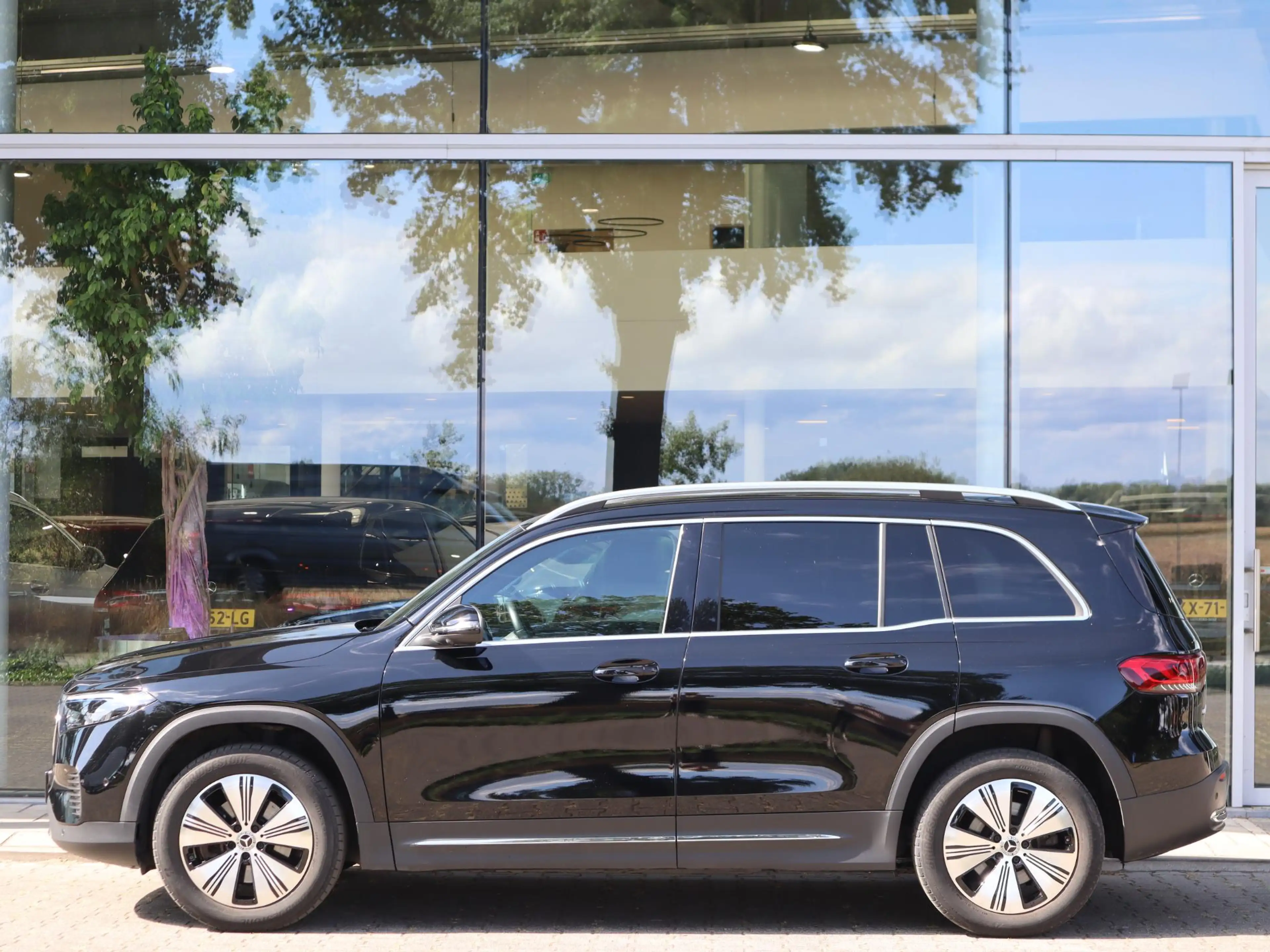 Mercedes-Benz EQB 250 Business Line 7p. 67 kWh — photo 4
