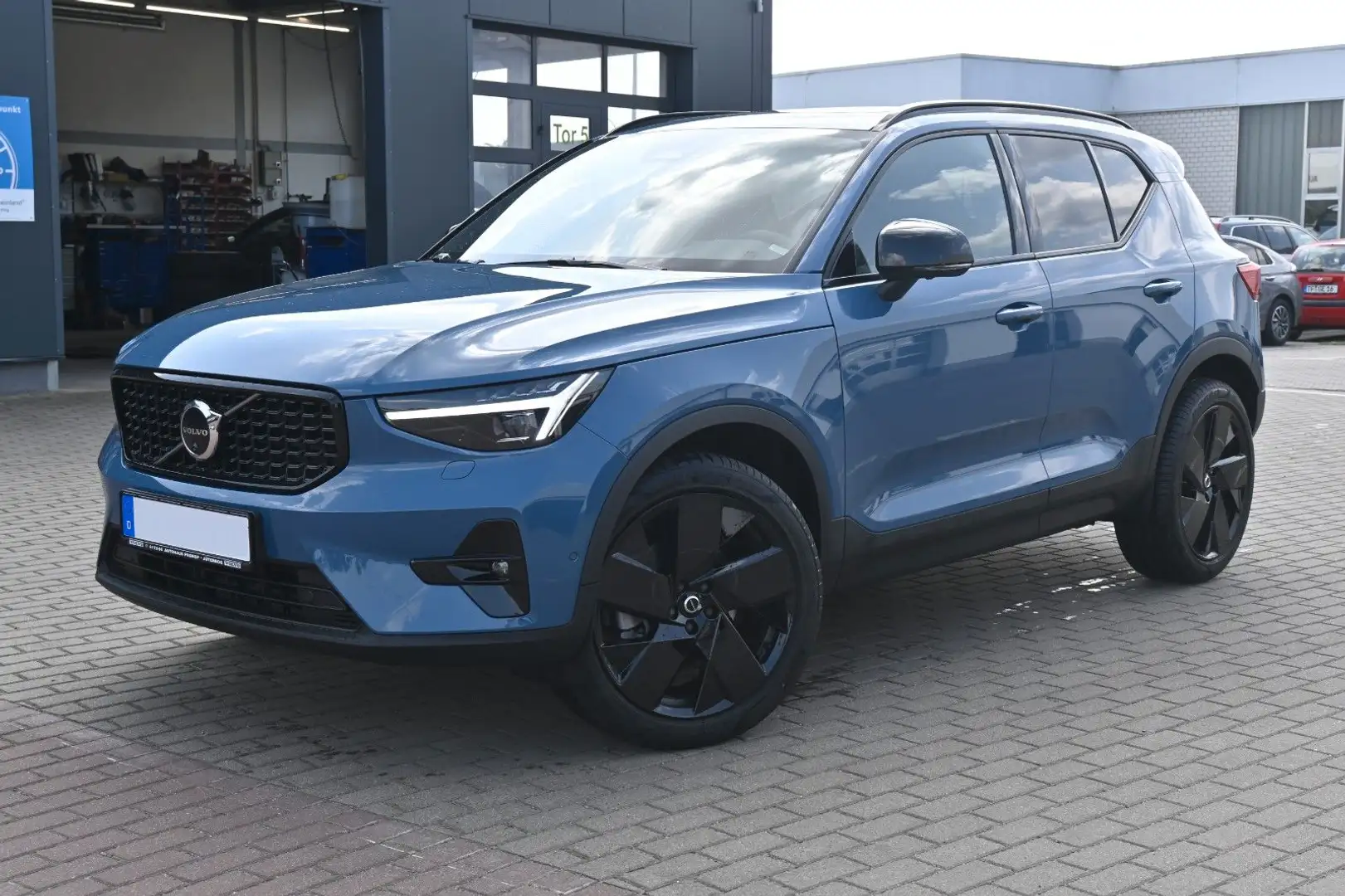 Volvo XC40 B4 Black Ultra Dark*FSHZG*PANO*360°*ACC*AHK Blau - 1