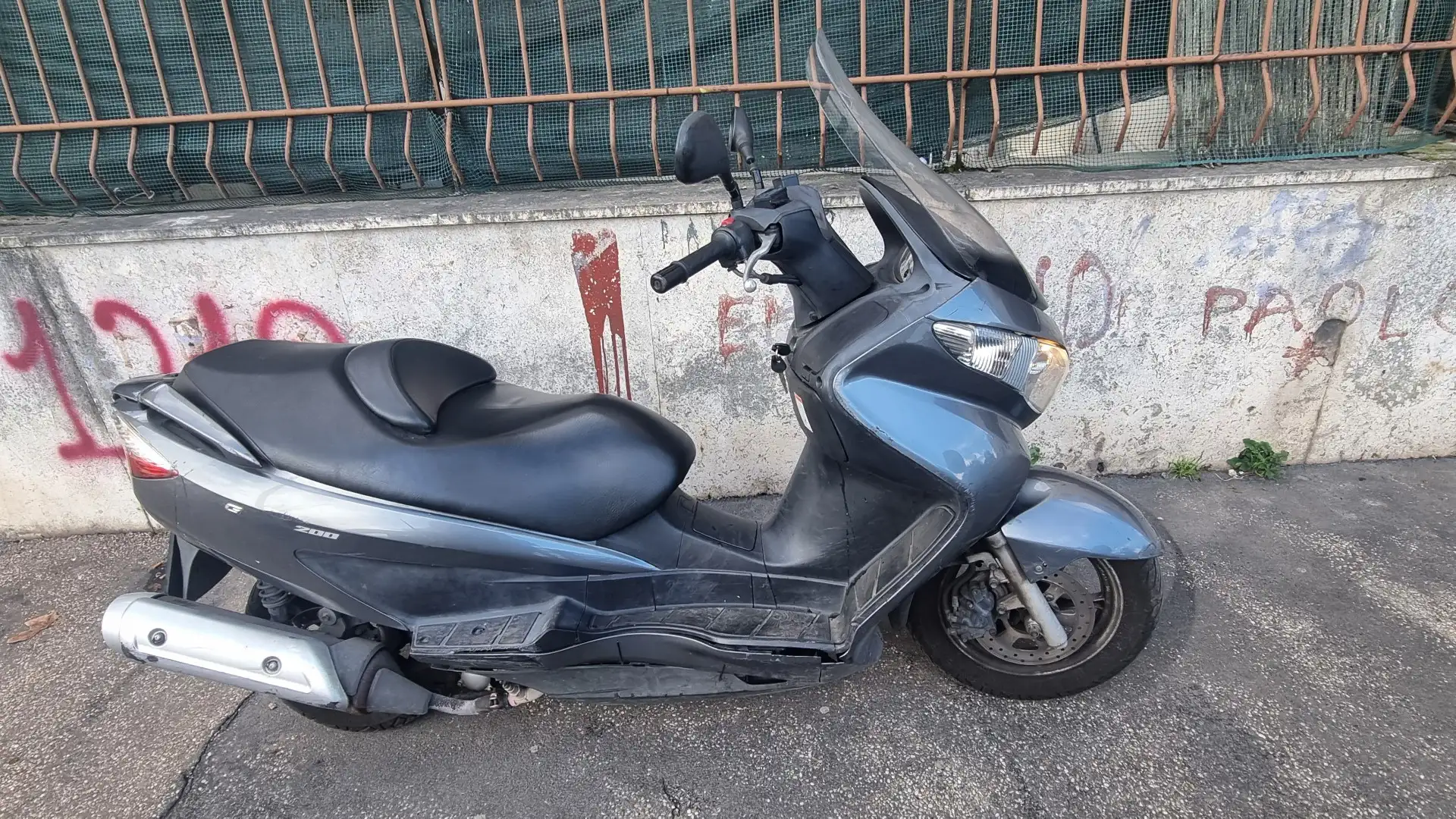Suzuki Burgman 200 Šedá - 2