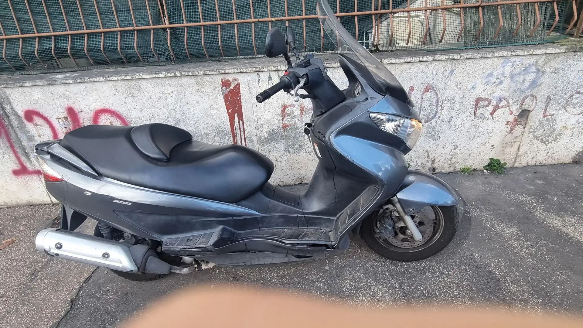 Suzuki Burgman 200 Šedá - 1