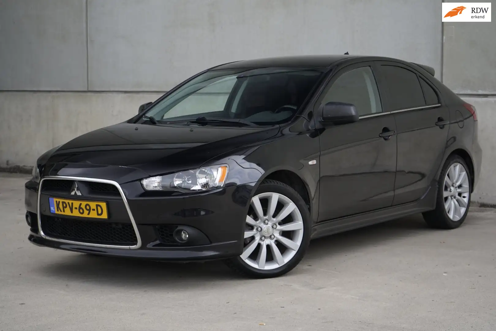 Mitsubishi Lancer Sportback 1.8 Instyle 143pk Airco 18 inch Schwarz - 1