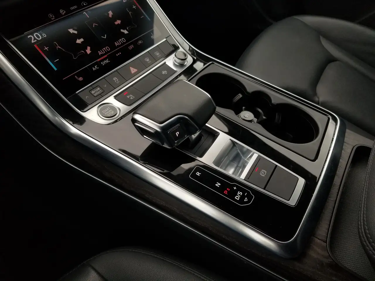 Audi Q7 photo Audi Q7