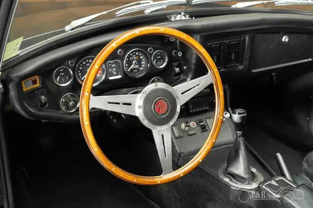 MG MGB view 10