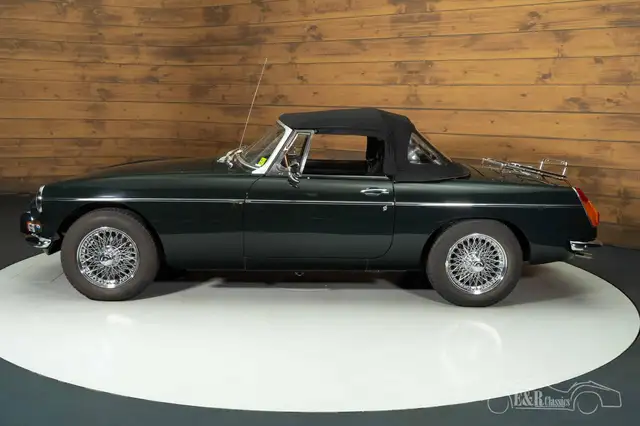 MG MGB view 15