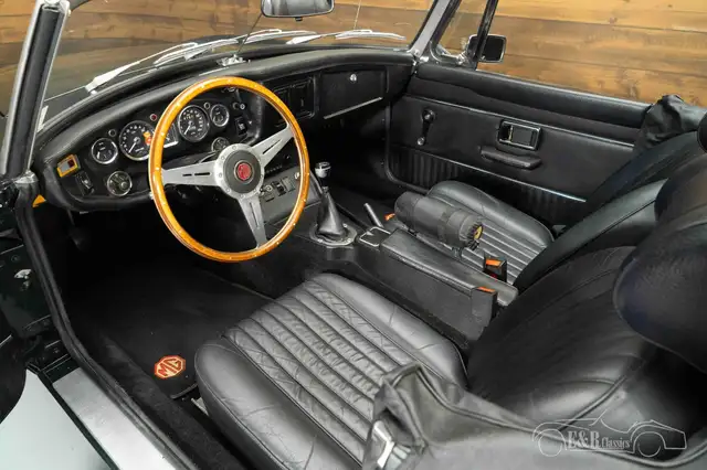 MG MGB view 2