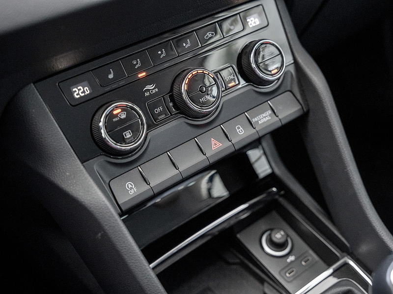 Skoda Karoq 1.0 TSI Clever AHK LED KESSY SHZ SMART- — photo 8