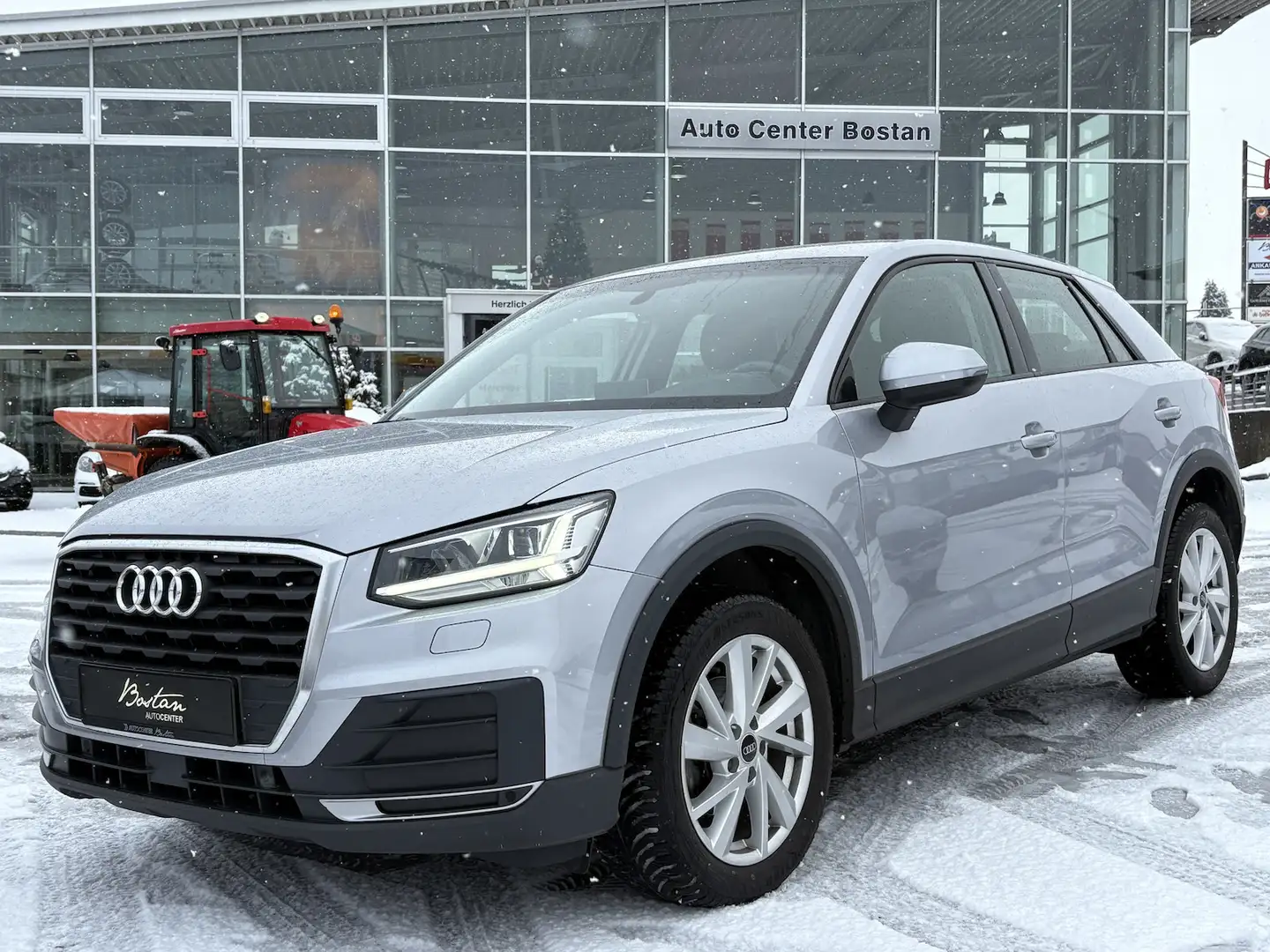 Audi Q2 35 TFSI AUTOMATIK/AHK/NAVI/LED/VIRTUAL/1.HAND Silber - 2