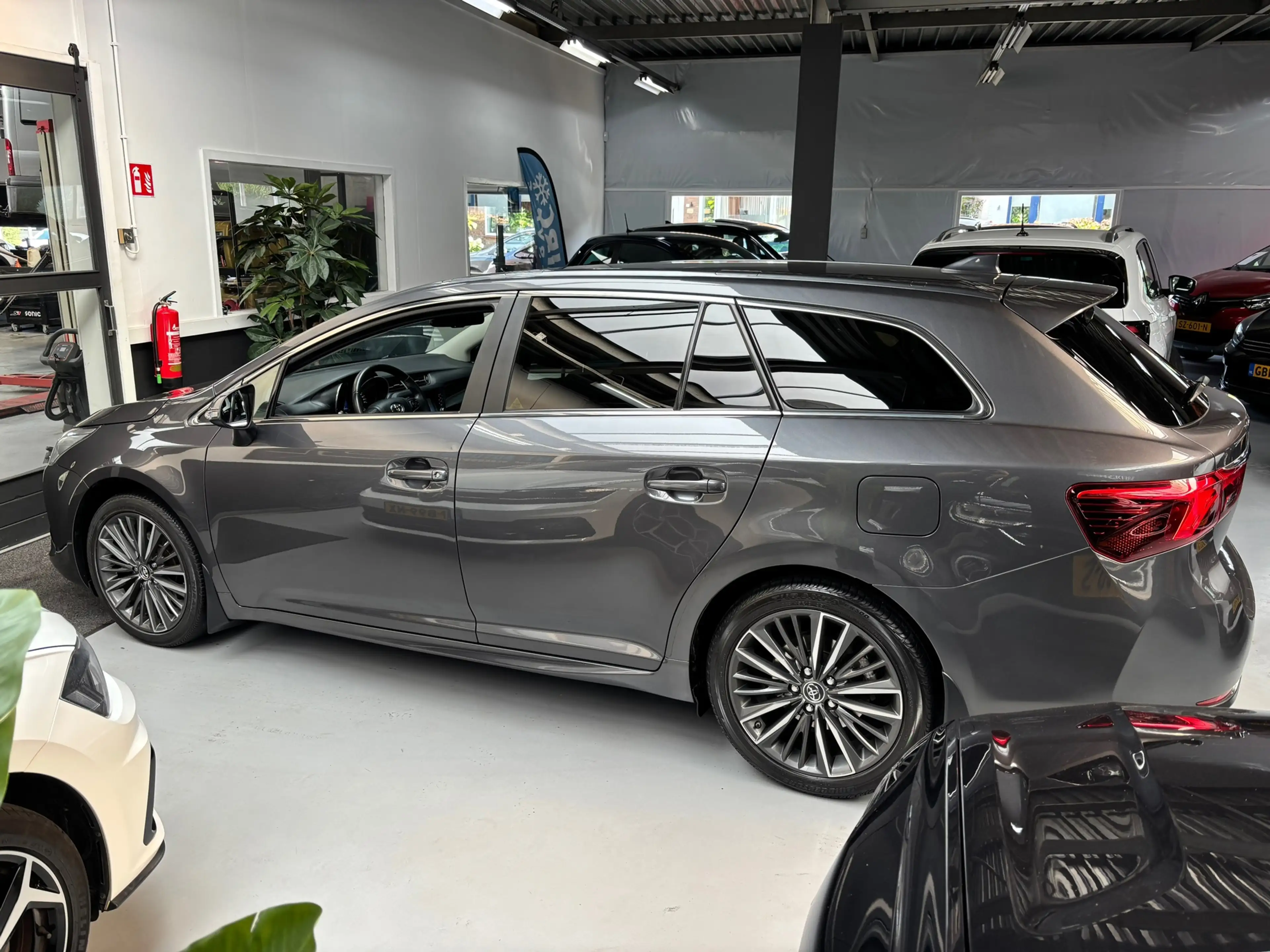 Toyota Avensis Touring Sports 1.8 VVT-i SkyView Edition / Camera — photo 3