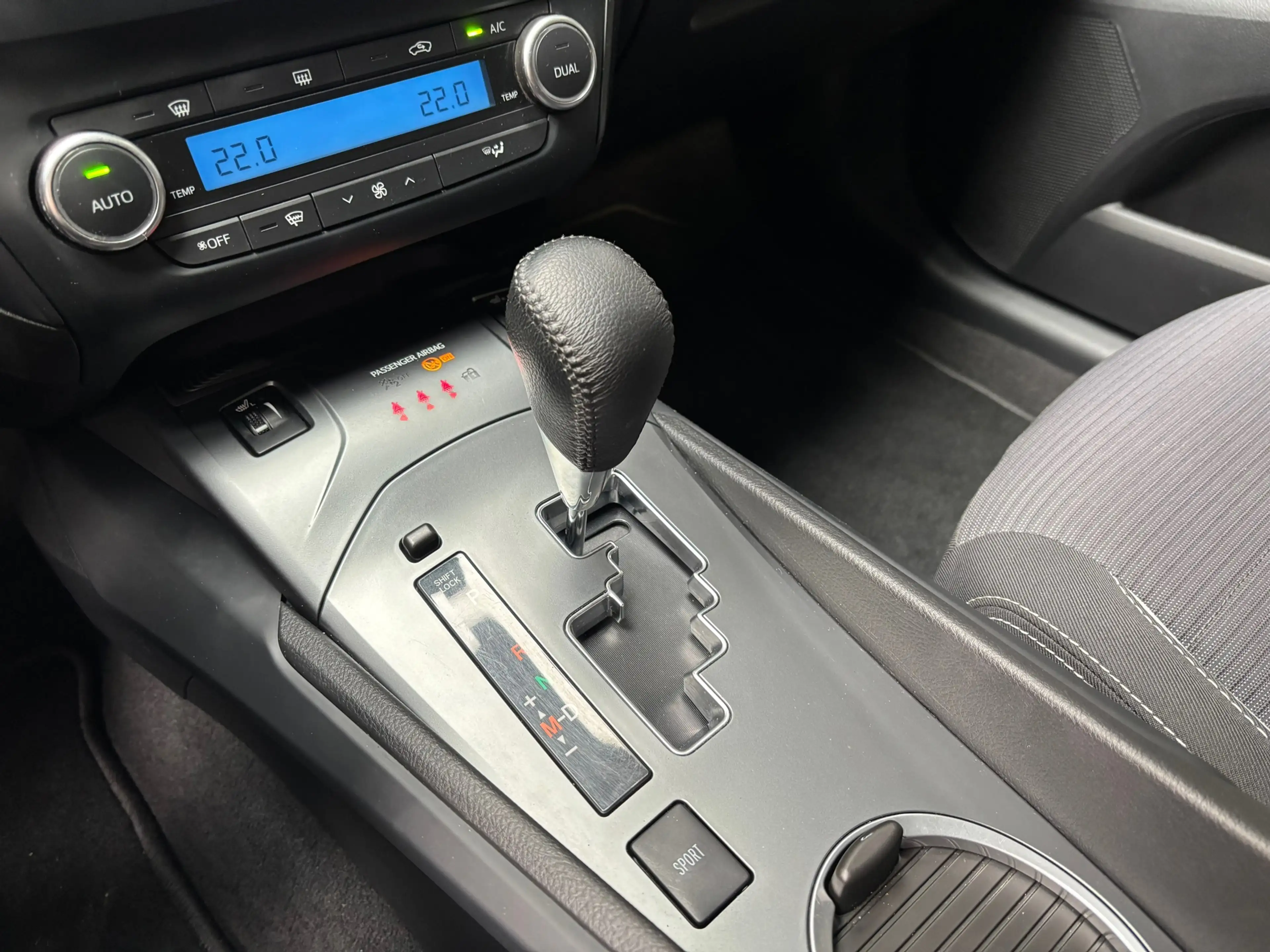 Toyota Avensis Touring Sports 1.8 VVT-i SkyView Edition / Camera — photo 23