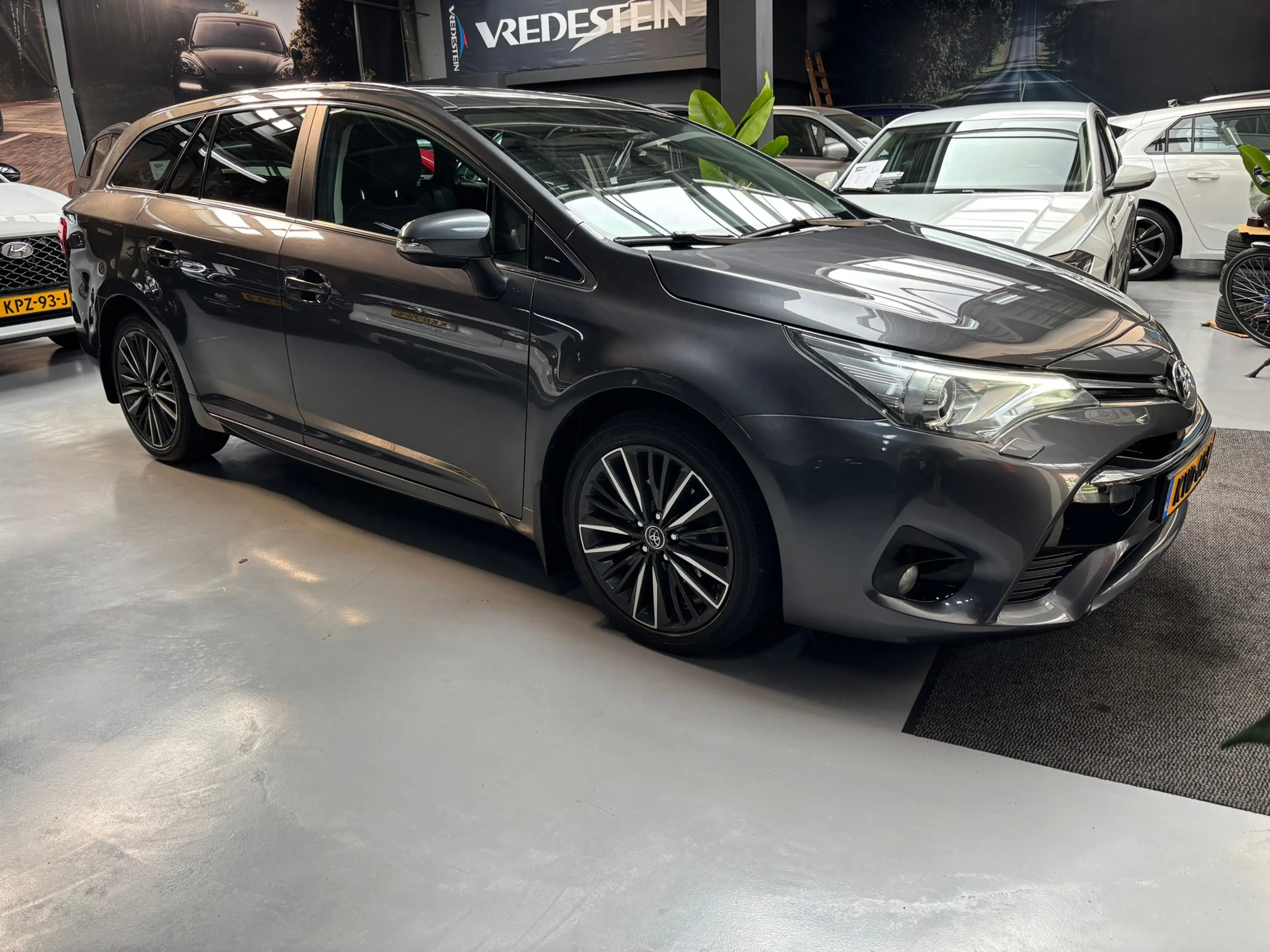 Toyota Avensis Touring Sports 1.8 VVT-i SkyView Edition / Camera — photo 7