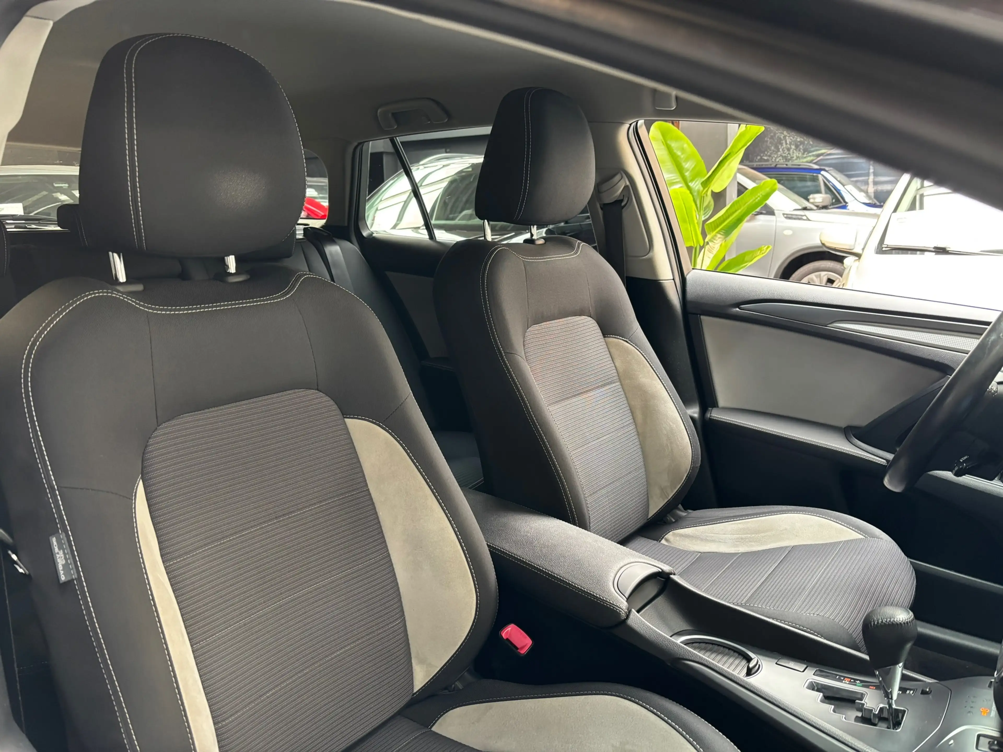 Toyota Avensis Touring Sports 1.8 VVT-i SkyView Edition / Camera — photo 15
