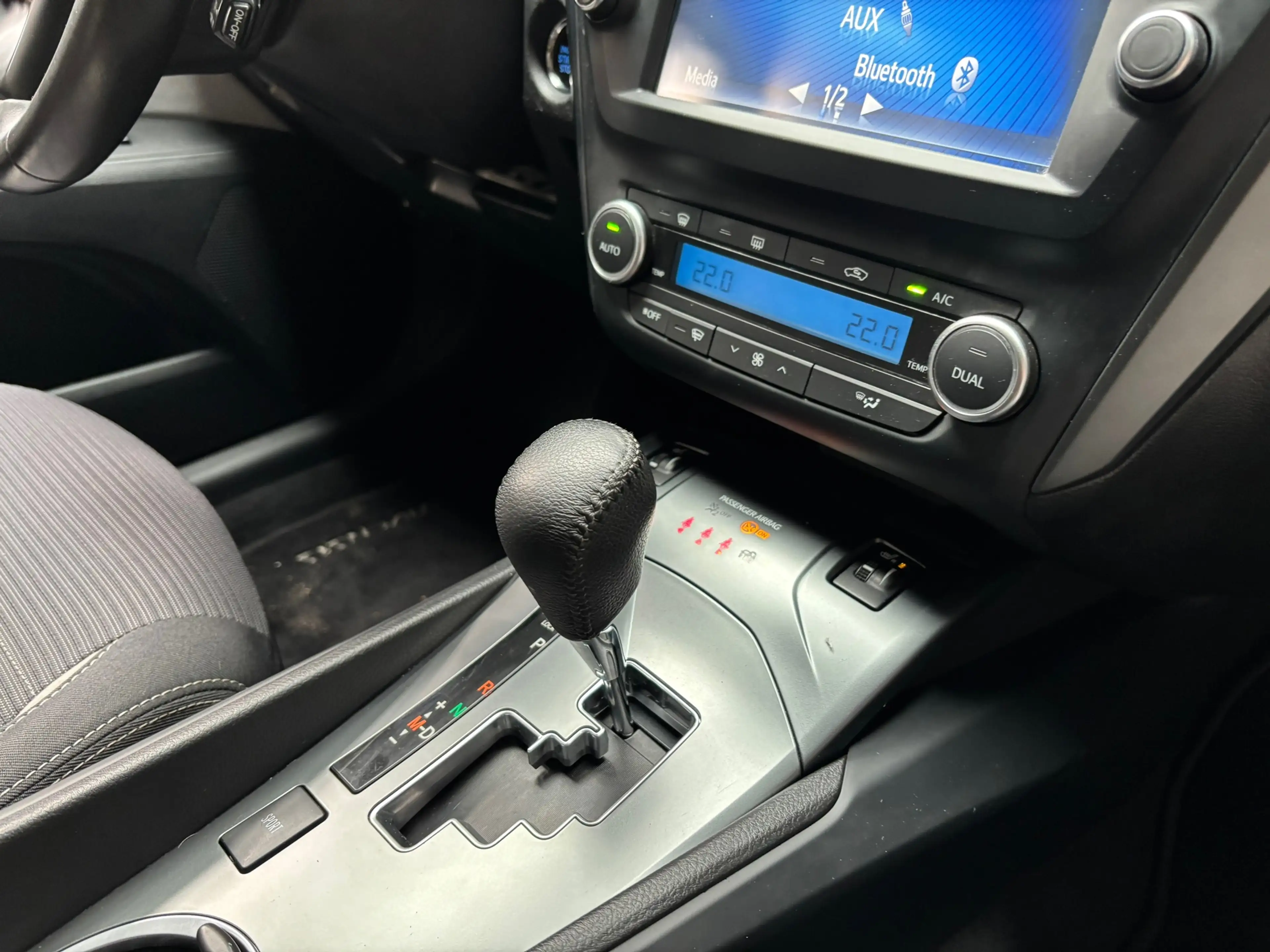 Toyota Avensis Touring Sports 1.8 VVT-i SkyView Edition / Camera — photo 13