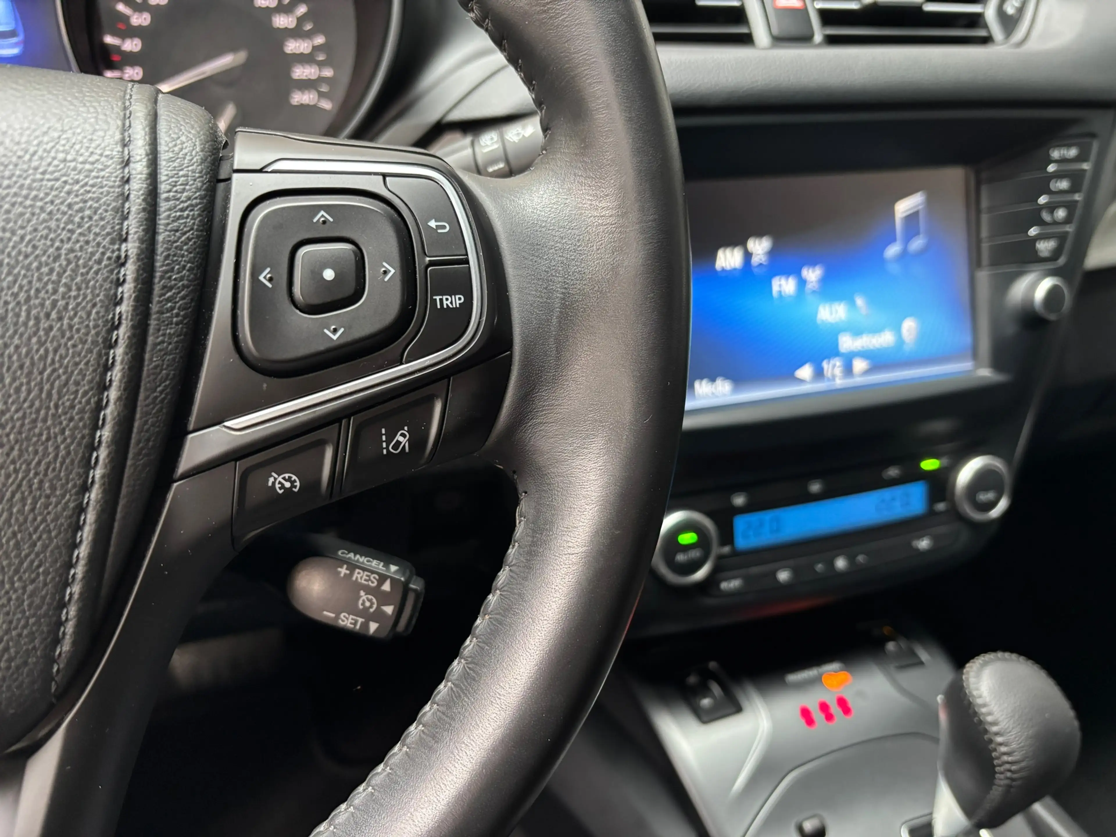 Toyota Avensis Touring Sports 1.8 VVT-i SkyView Edition / Camera — photo 20