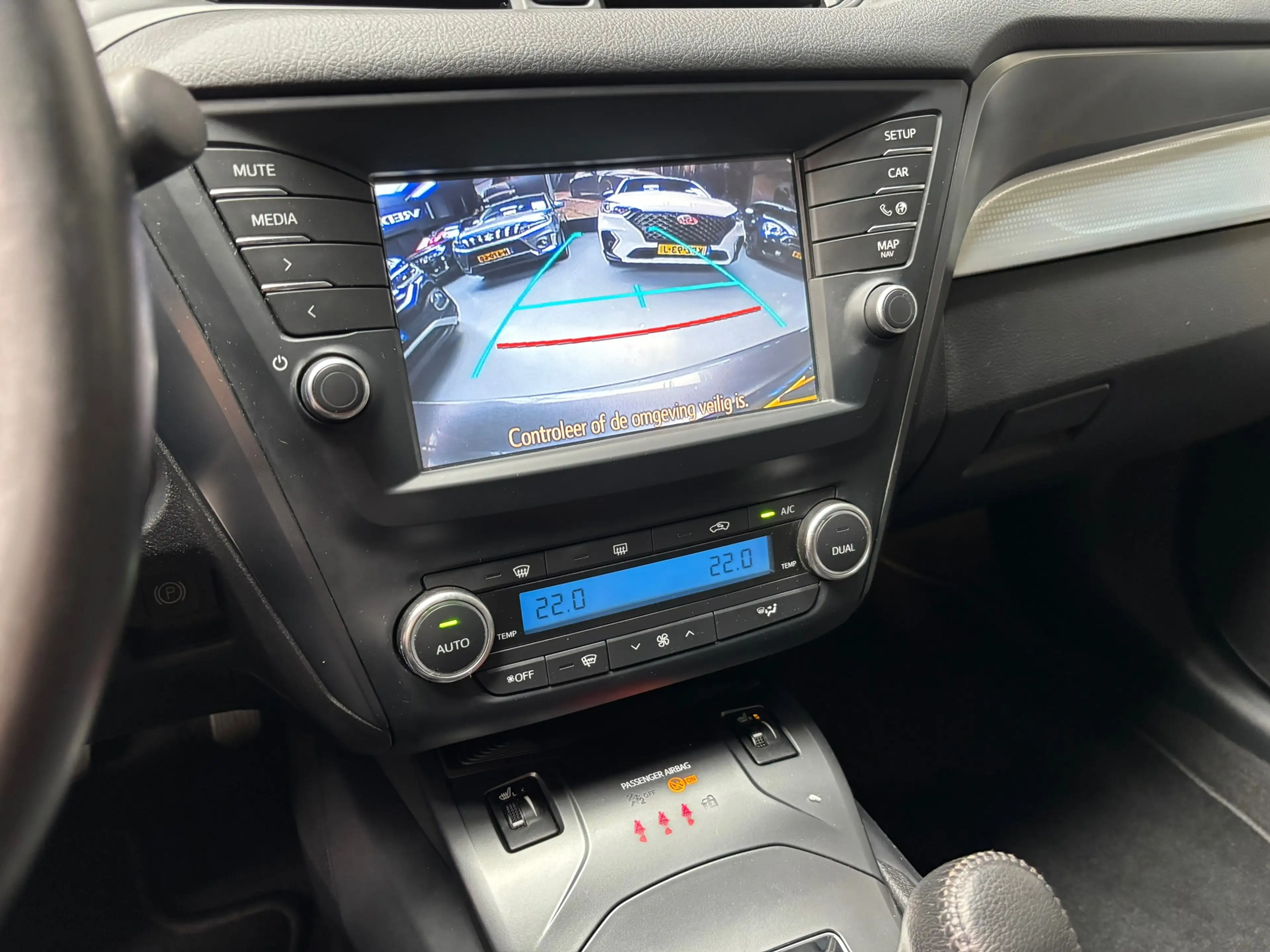 Toyota Avensis Touring Sports 1.8 VVT-i SkyView Edition / Camera — photo 24